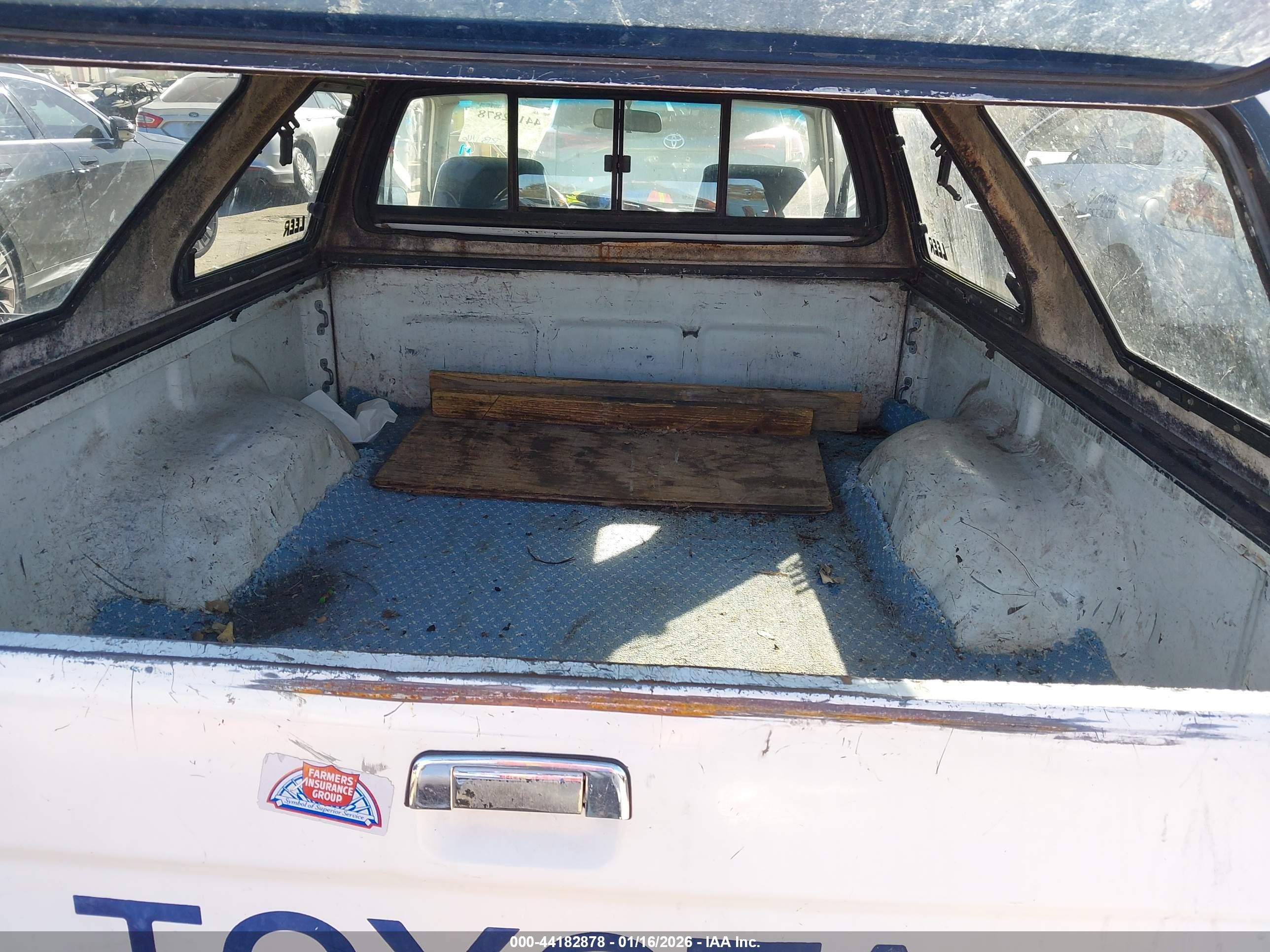 1995 Toyota Pickup 1/2 Ton Short Whlbase Stb White vin: 4TARN81A8SZ329652