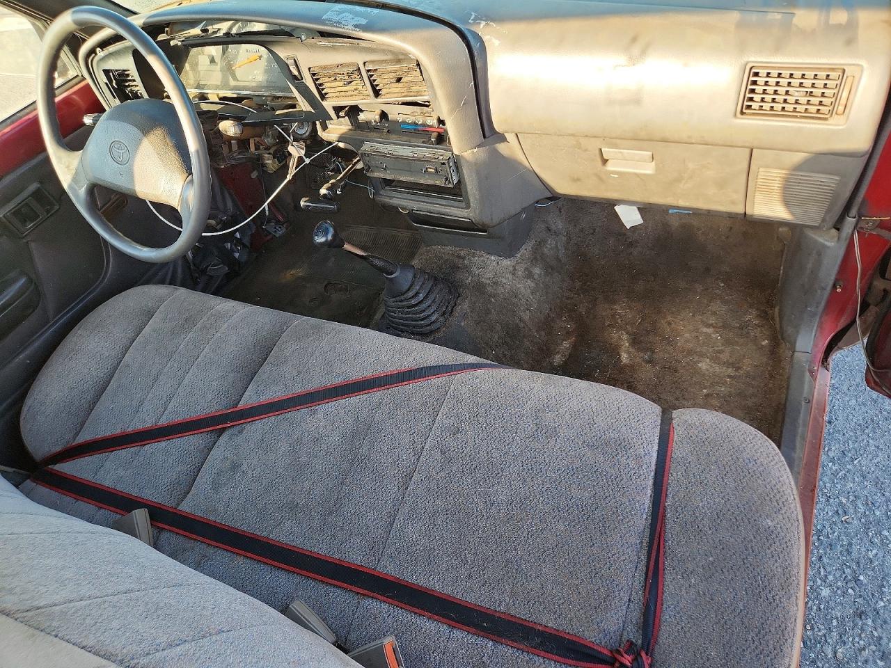 1995 Toyota Pickup Base Red vin: 4TARN81AXSZ319270