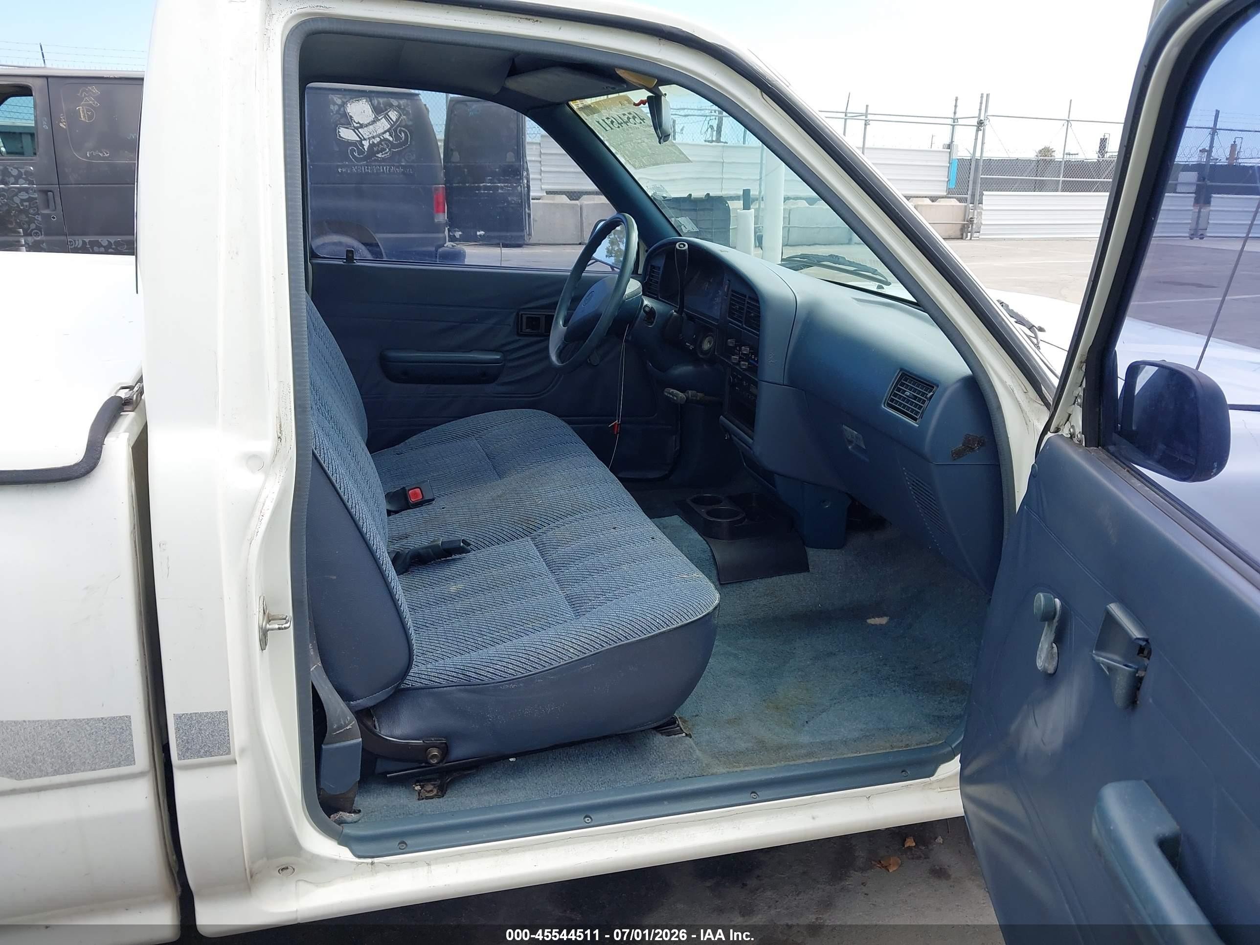 1994 Toyota Pickup 1/2 Ton Short Whlbse Dx White vin: 4TARN81P0RZ166297