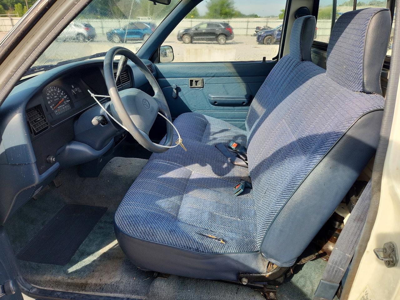 1992 Toyota Pickup 1/2 Ton Short Wheelbase Dlx White vin: 4TARN81P6NZ001607