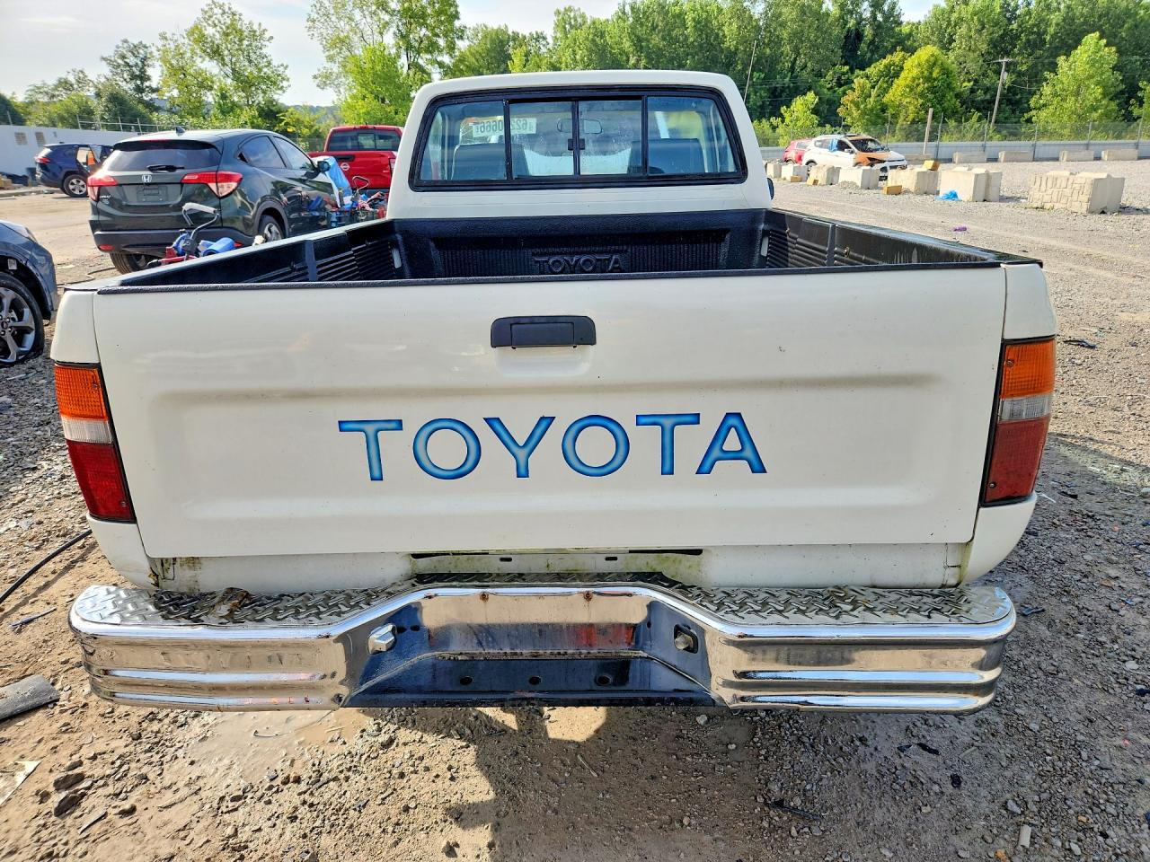 1992 Toyota Pickup 1/2 Ton Short Wheelbase Dlx White vin: 4TARN81P6NZ001607