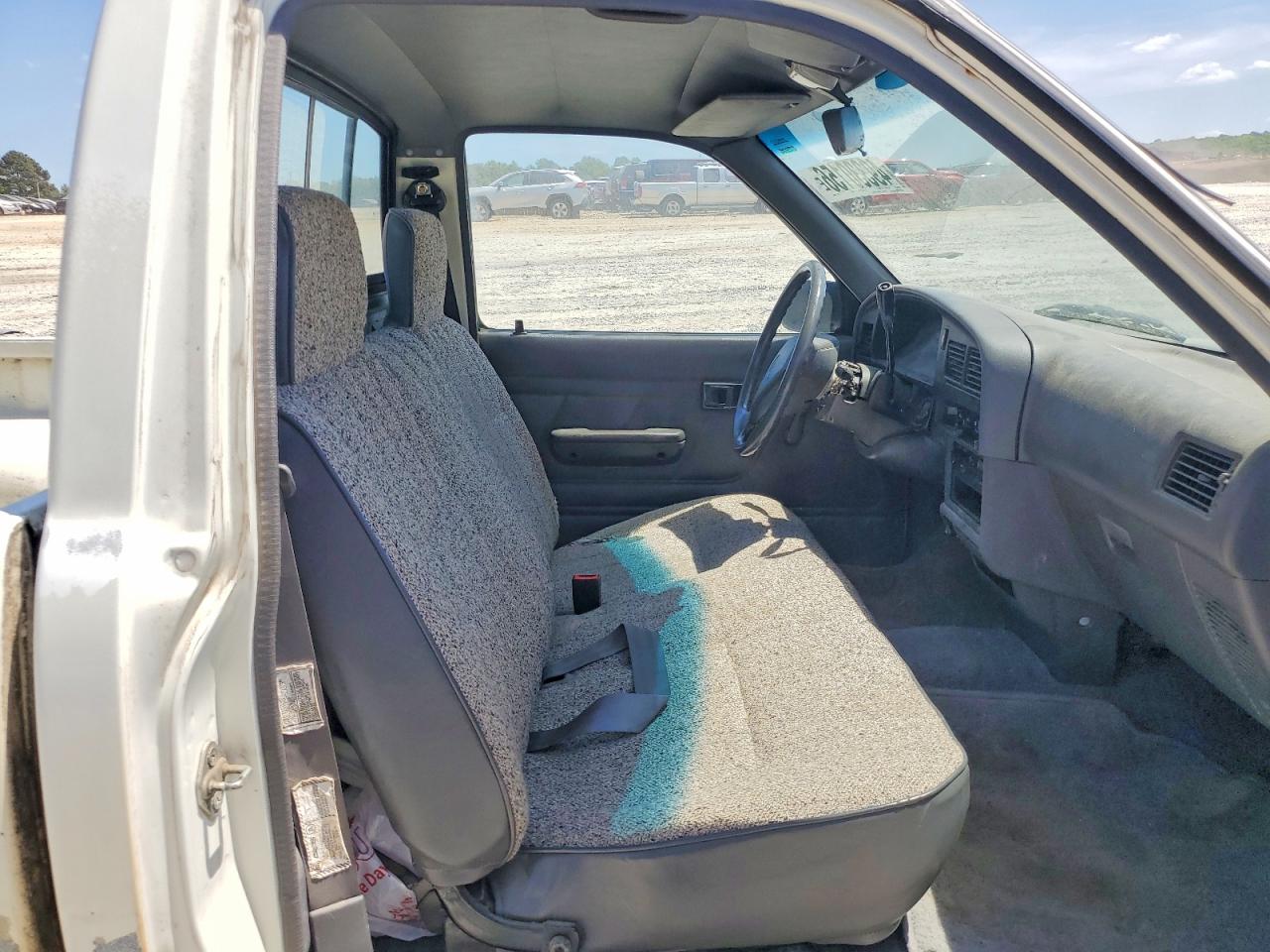 1994 Toyota Pickup Dx White vin: 4TARN81P8RZ279804