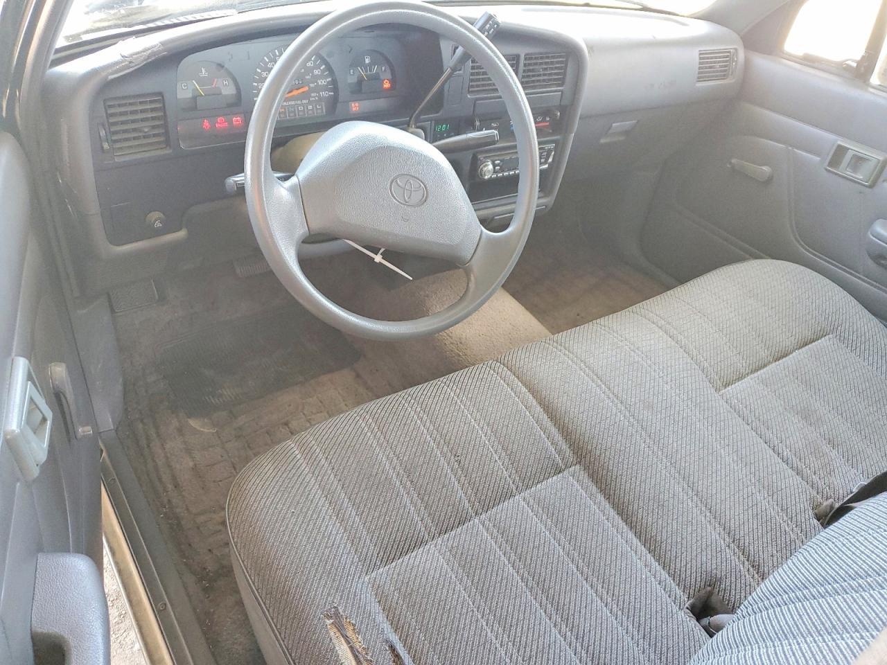 1995 Toyota Pickup 1/2 Ton Short Wheelbase Dx Green vin: 4TARN81P9SZ321709