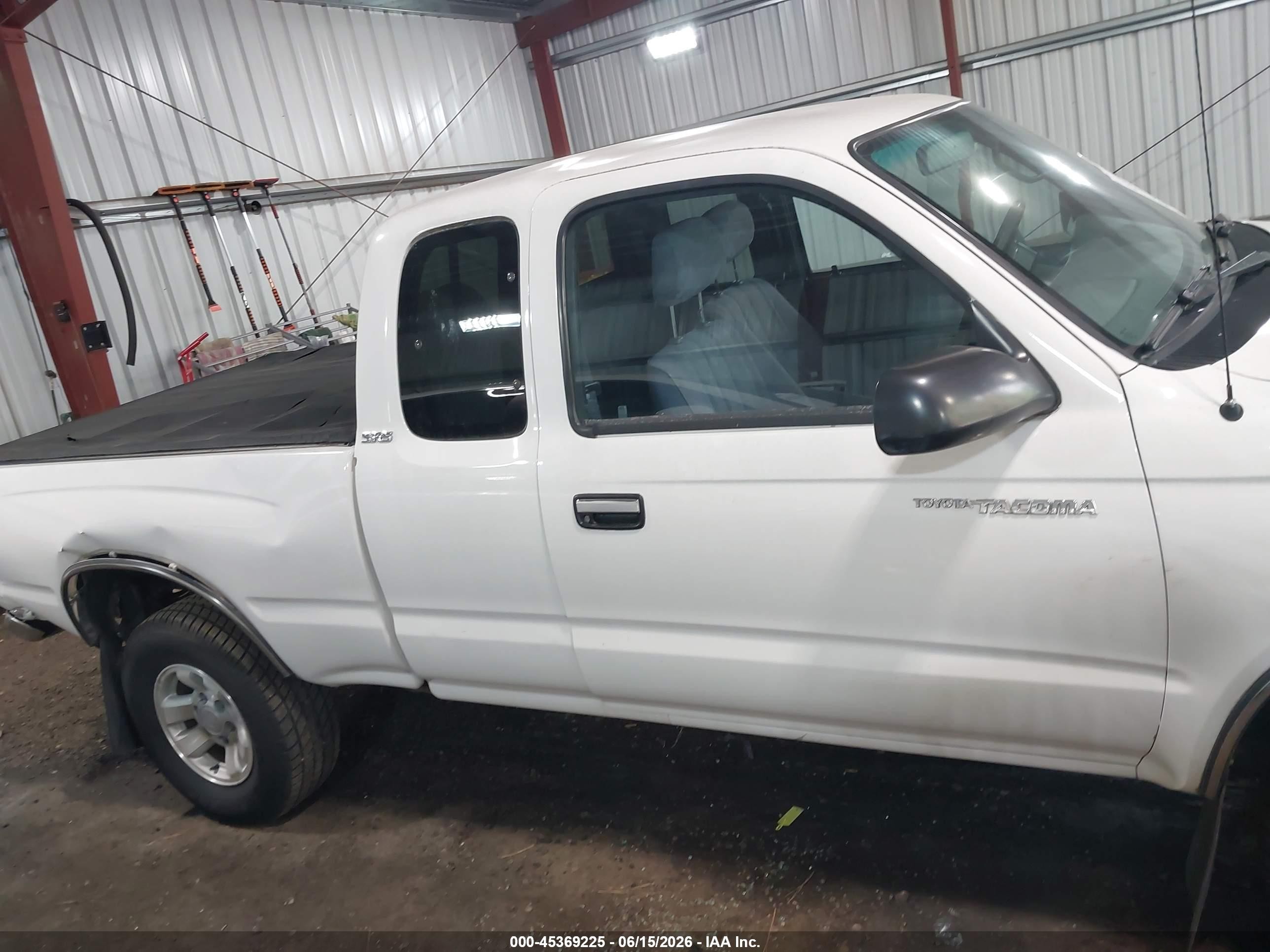 2000 Toyota Tacoma Prerunner White vin: 4TASM92N8YZ641474