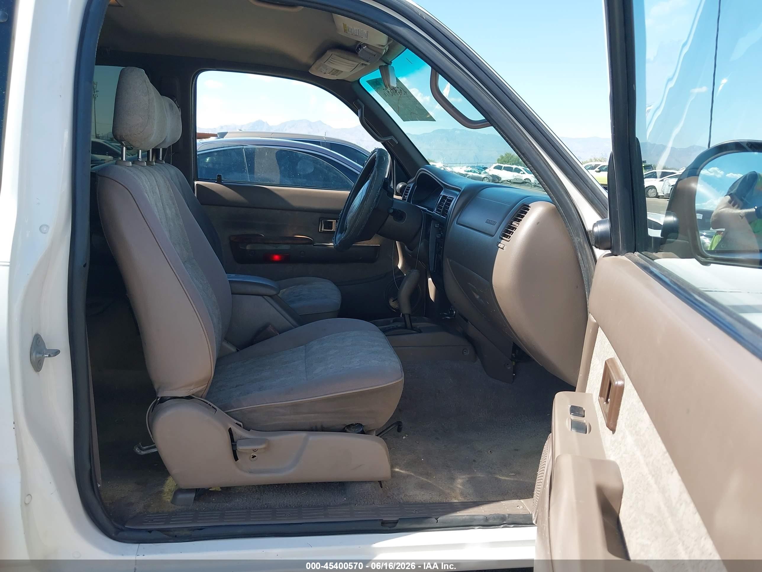 2000 Toyota Tacoma Prerunner V6 White vin: 4TASN92N0YZ644785