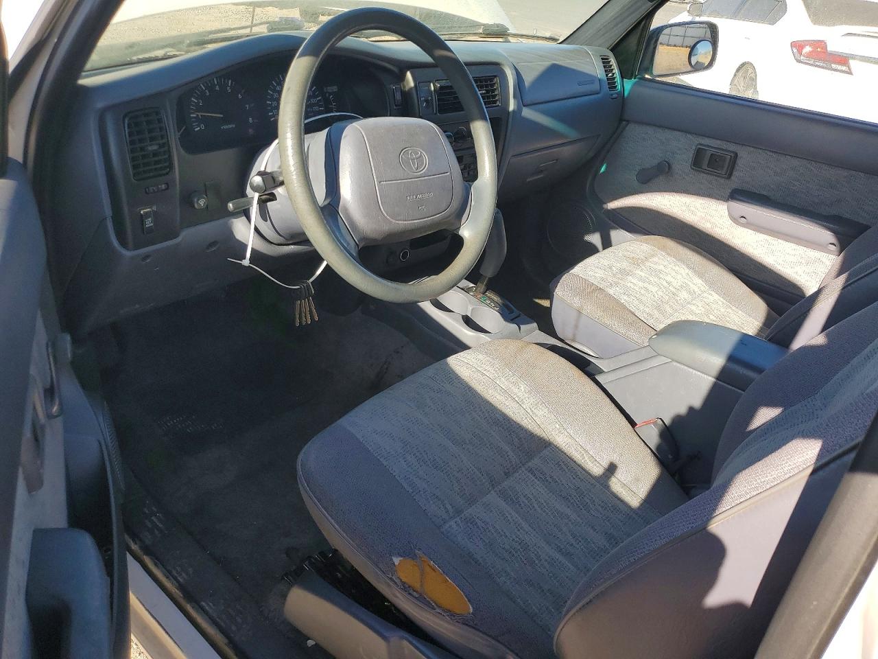 1999 Toyota Tacoma Xtracab Prerunner White vin: 4TASN92N2XZ462939