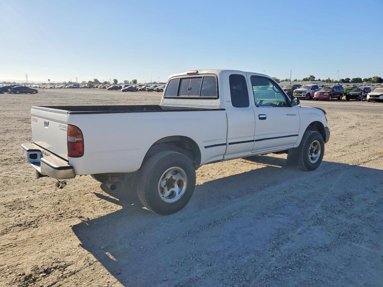 1999 Toyota Tacoma Xtracab Prerunner White vin: 4TASN92N2XZ462939