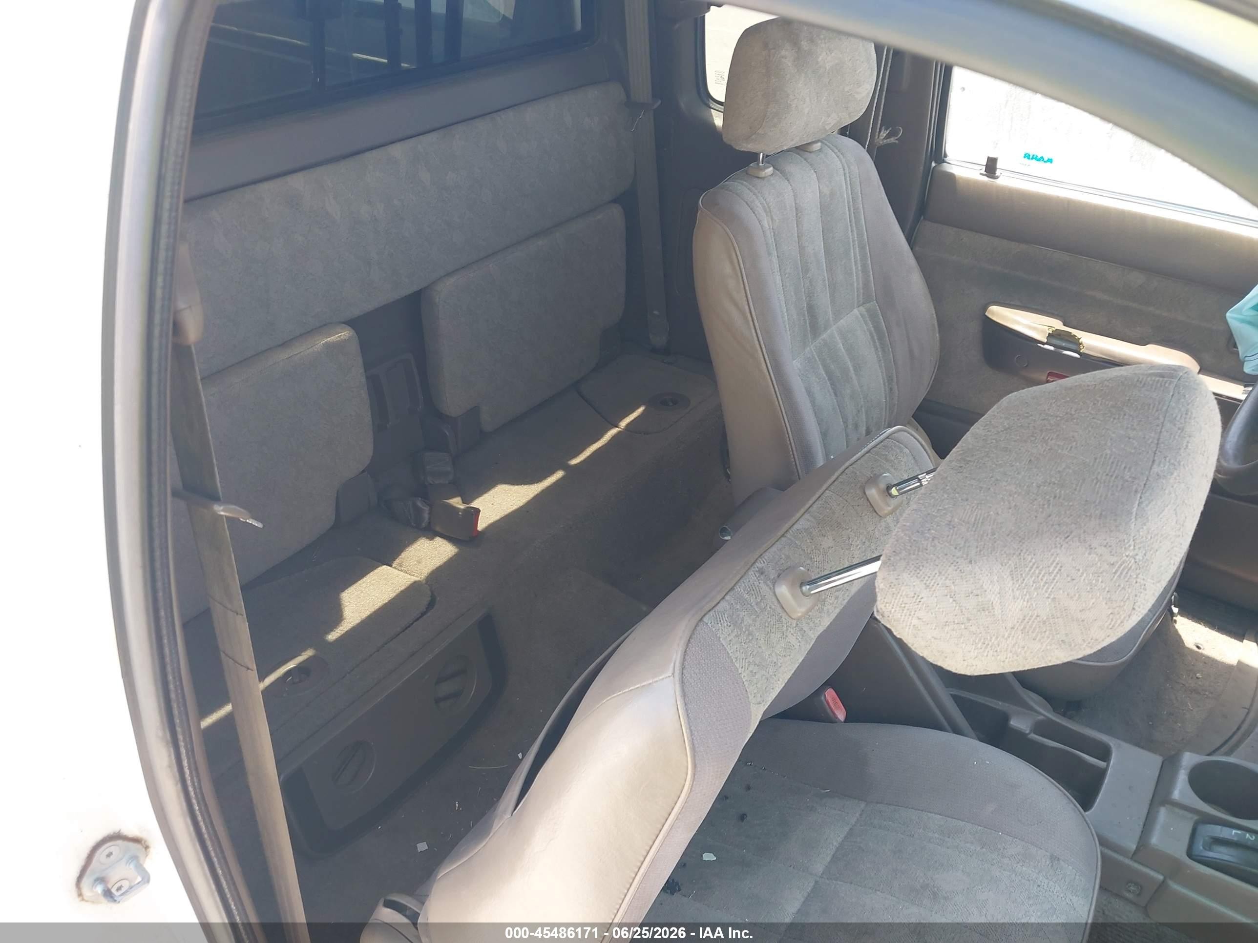 2000 Toyota Tacoma Prerunner V6 Белый vin: 4TASN92N9YZ682368