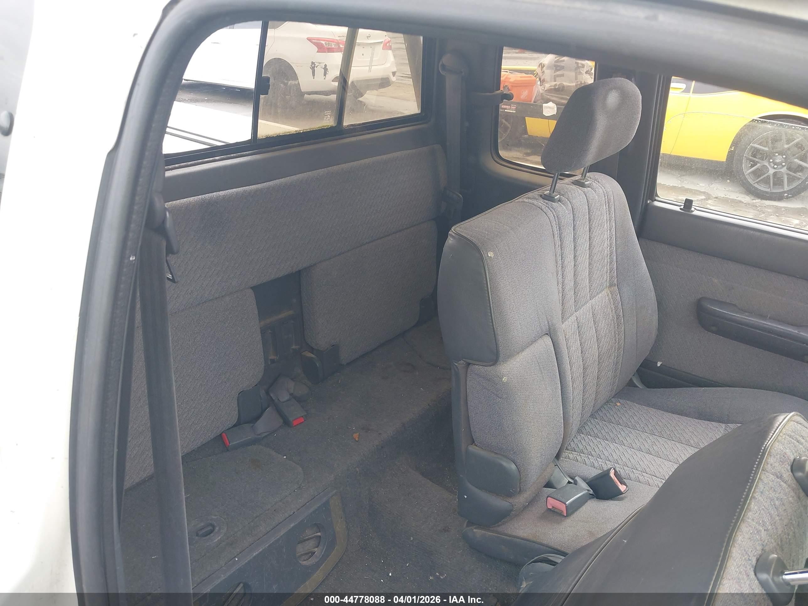 1995 Toyota Tacoma Xtracab White vin: 4TAUN53B1SZ042538