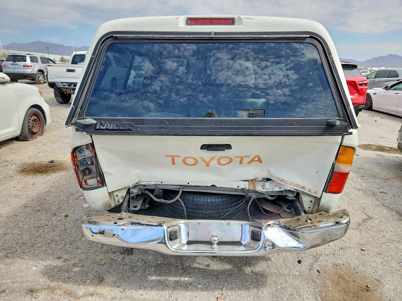 1995 Toyota Tacoma Base White vin: 4TAUN53B6SZ051977