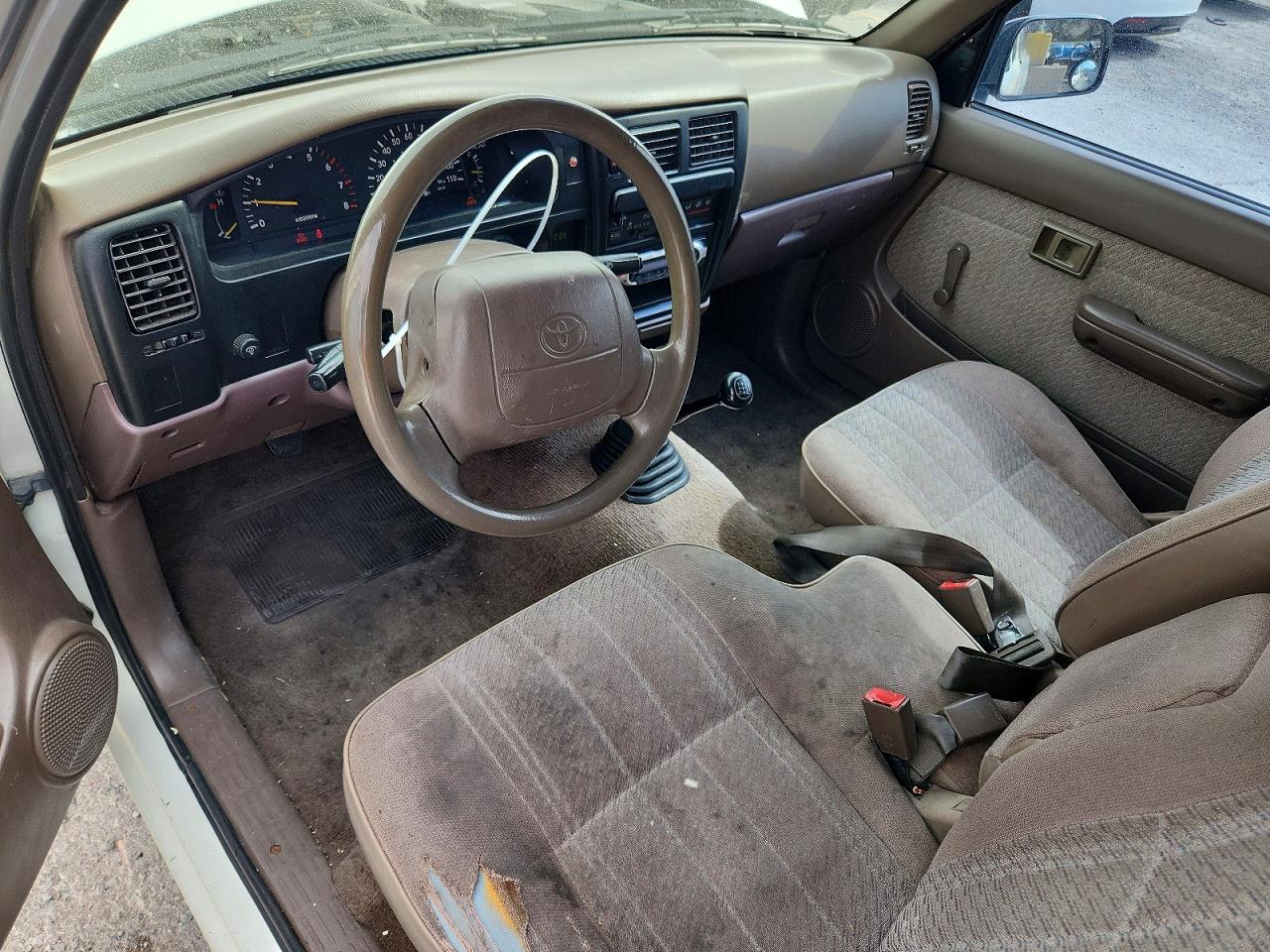 1995 Toyota Tacoma Base White vin: 4TAUN53B6SZ051977