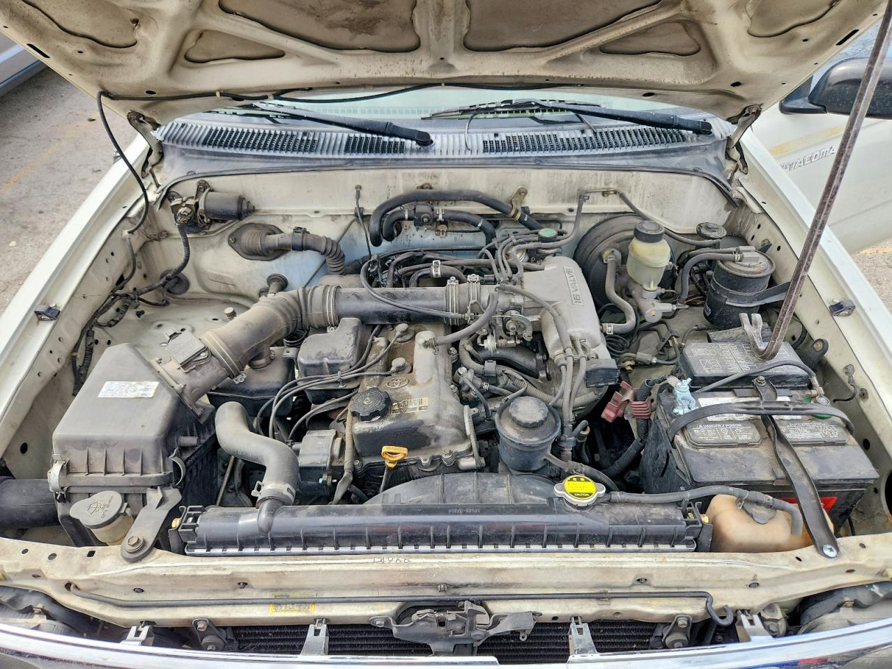1995 Toyota Tacoma Base White vin: 4TAUN53B6SZ051977