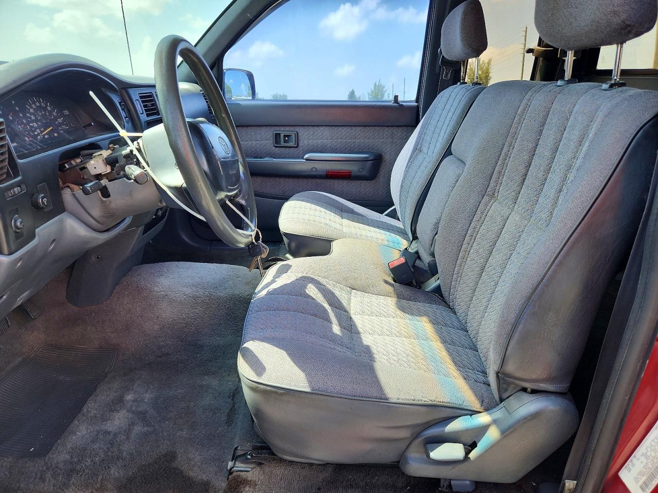 1995 Toyota Tacoma Base Burgundy vin: 4TAUN53B9SZ043906