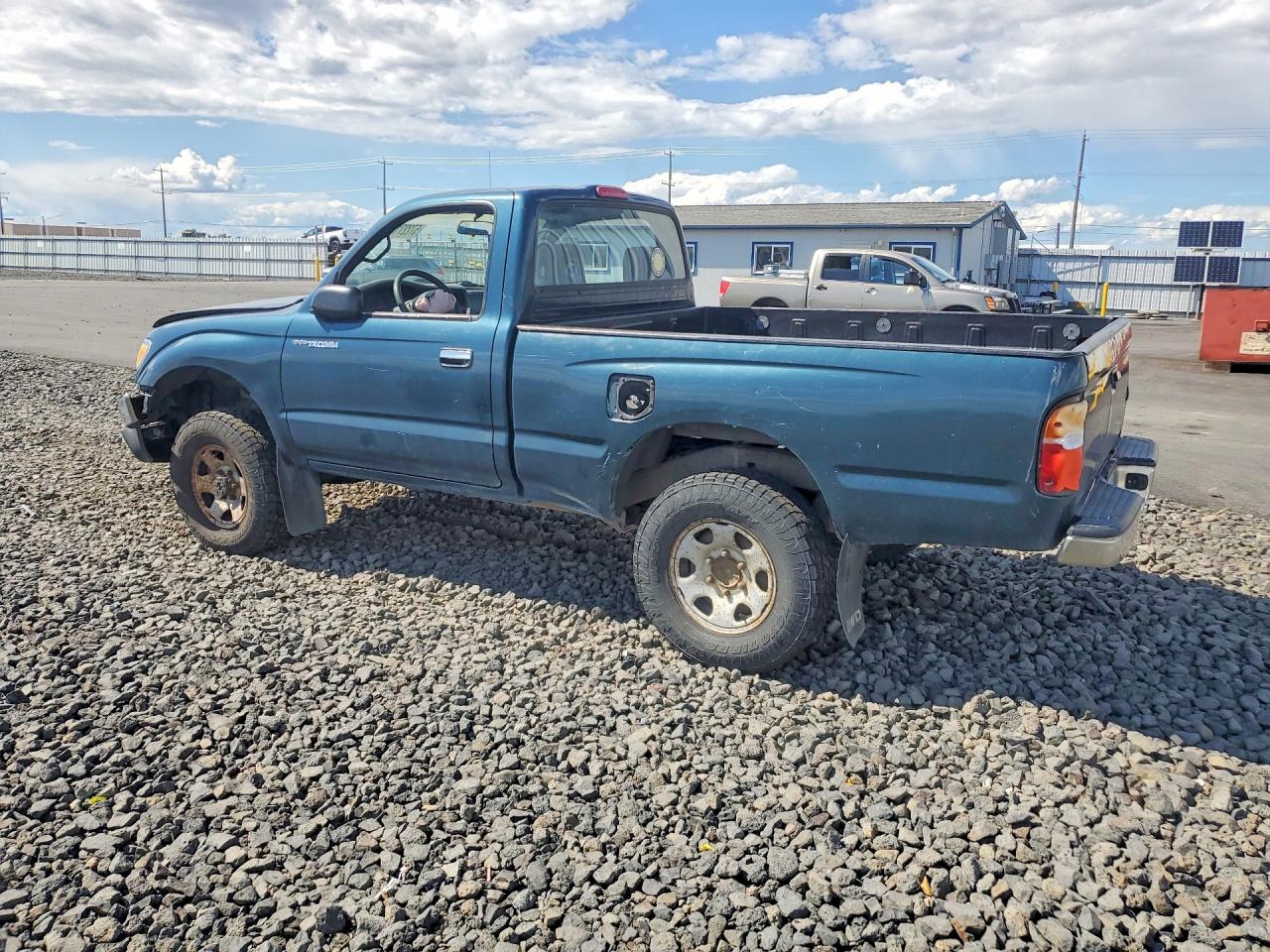 1995 Toyota Tacoma Base Green vin: 4TAUN61C2SZ018783