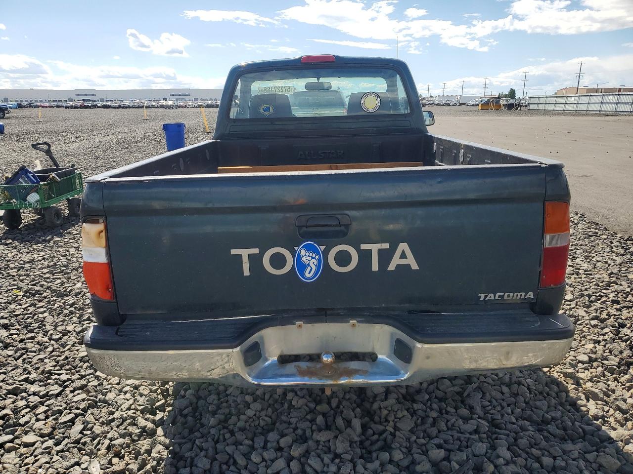 1995 Toyota Tacoma Base Green vin: 4TAUN61C2SZ018783