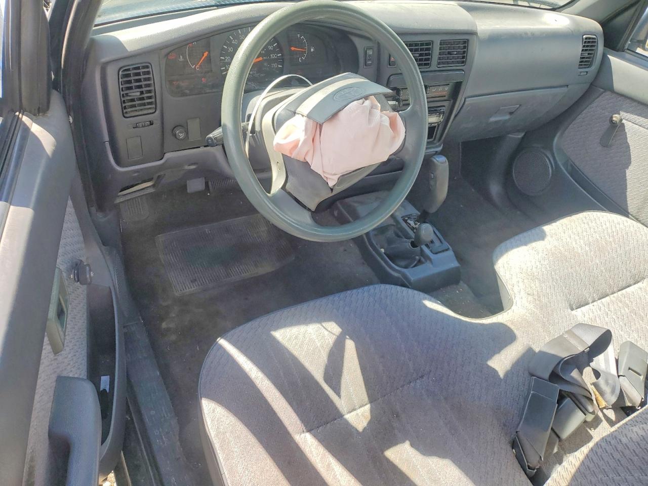 1995 Toyota Tacoma Base Green vin: 4TAUN61C2SZ018783