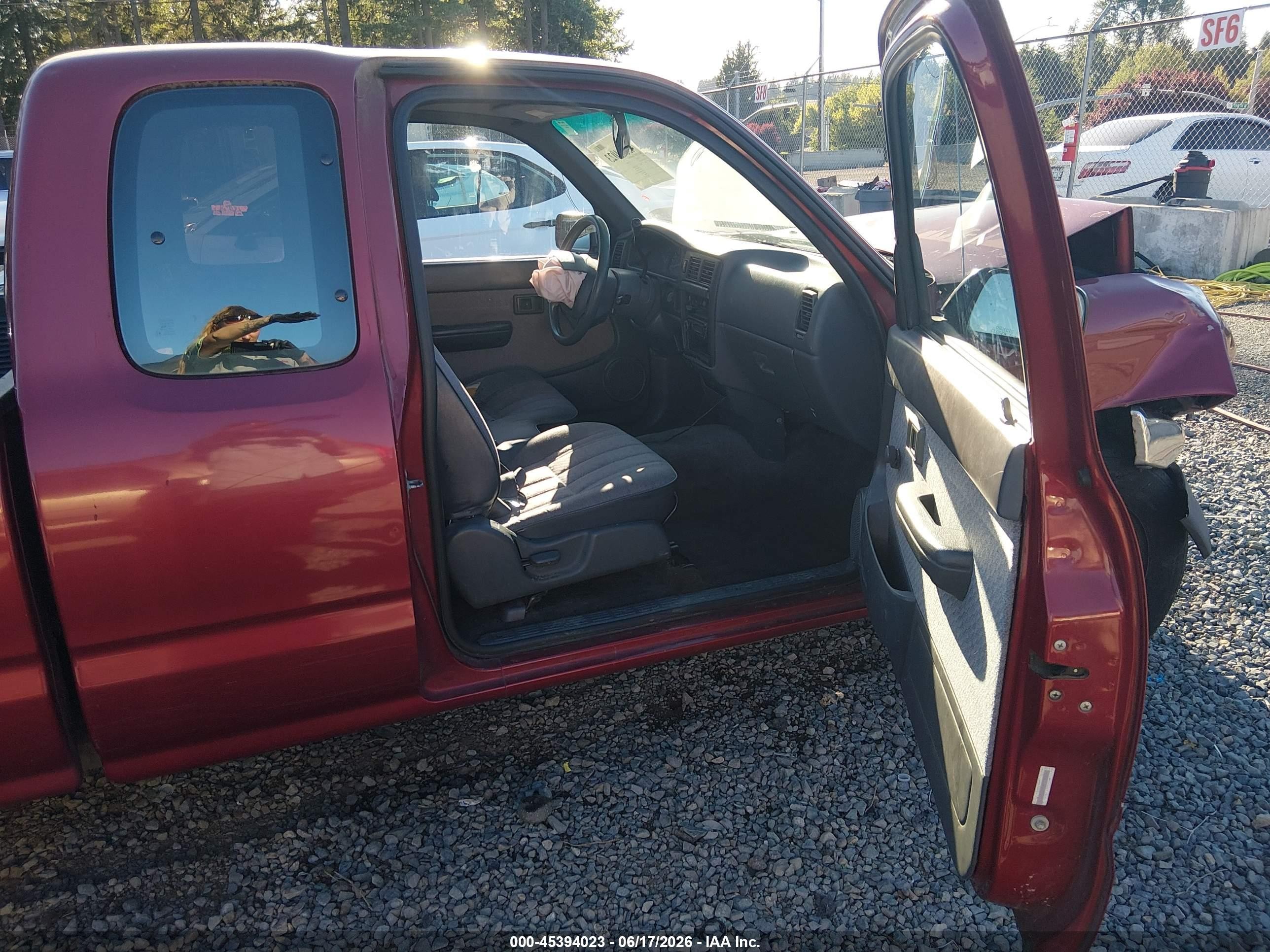 1997 Toyota Tacoma   Red vin: 4TAVL52N0VZ315575