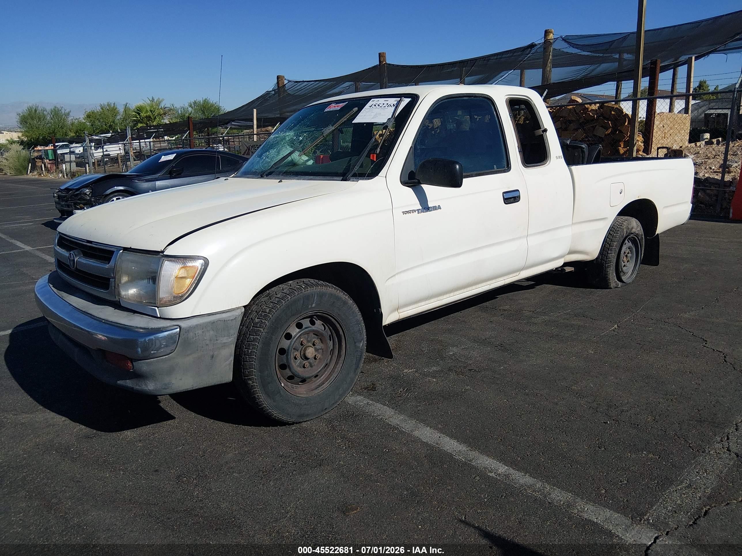 1998 Toyota Tacoma   White vin: 4TAVL52N0WZ113210