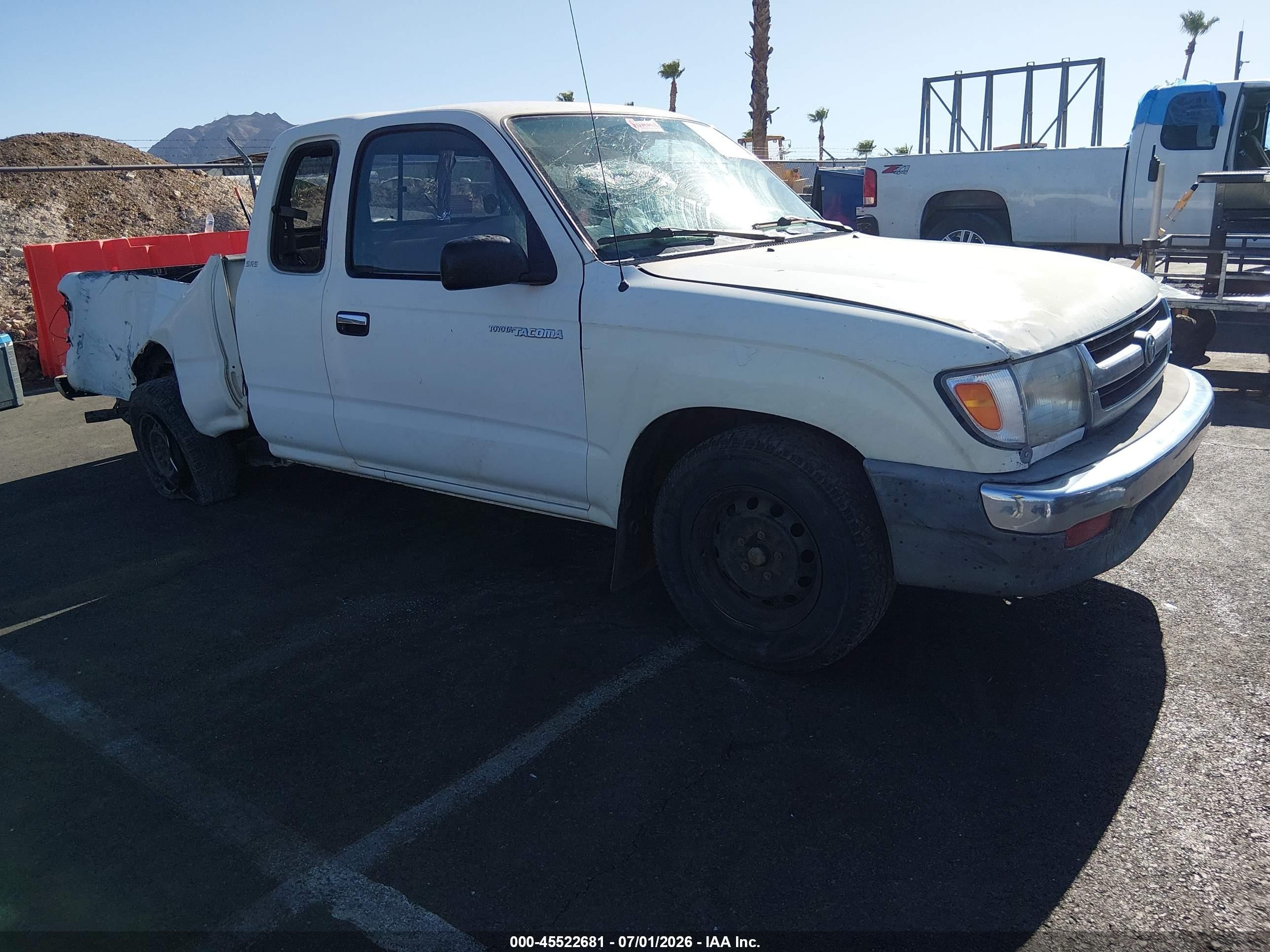 1998 Toyota Tacoma   White vin: 4TAVL52N0WZ113210