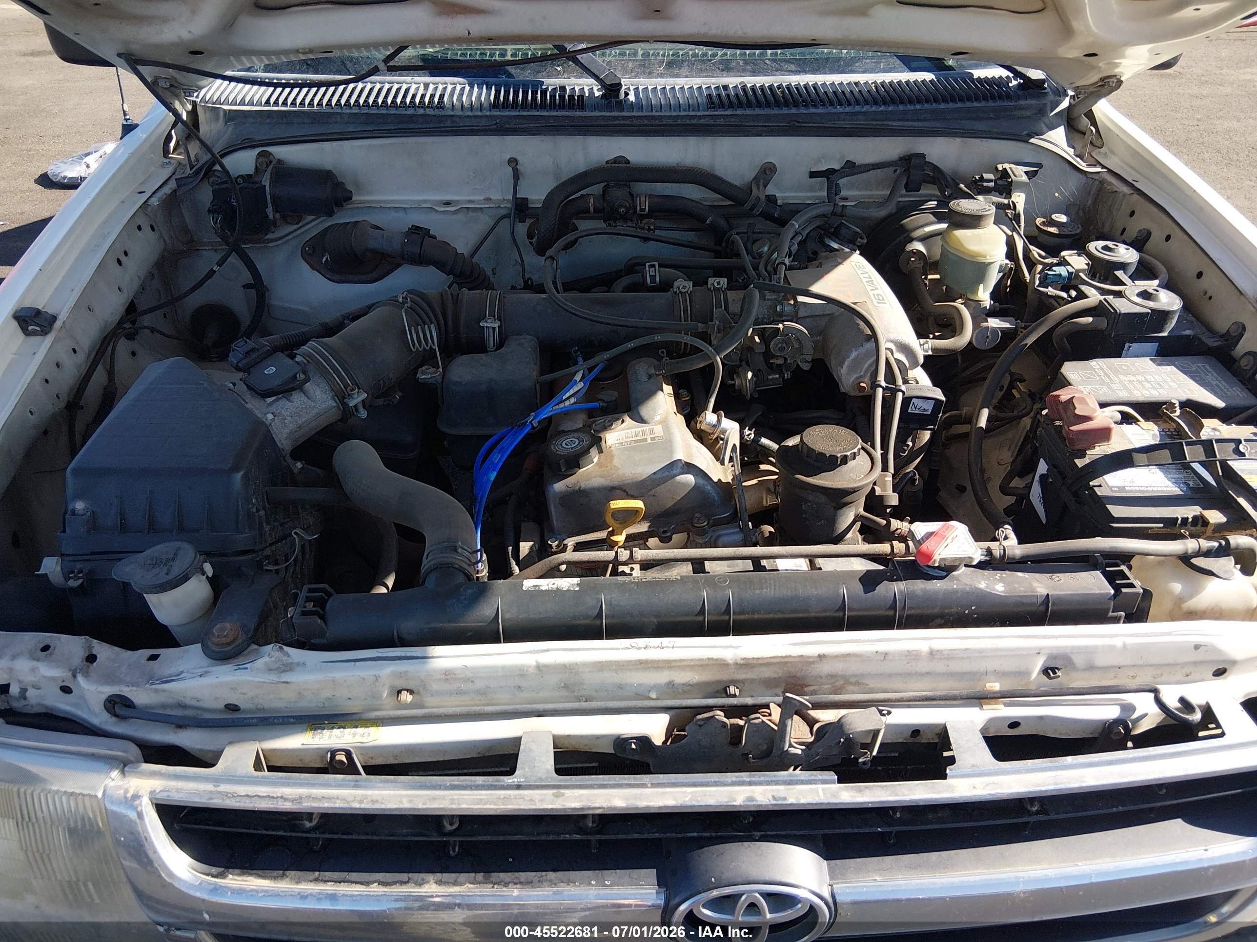 1998 Toyota Tacoma   White vin: 4TAVL52N0WZ113210