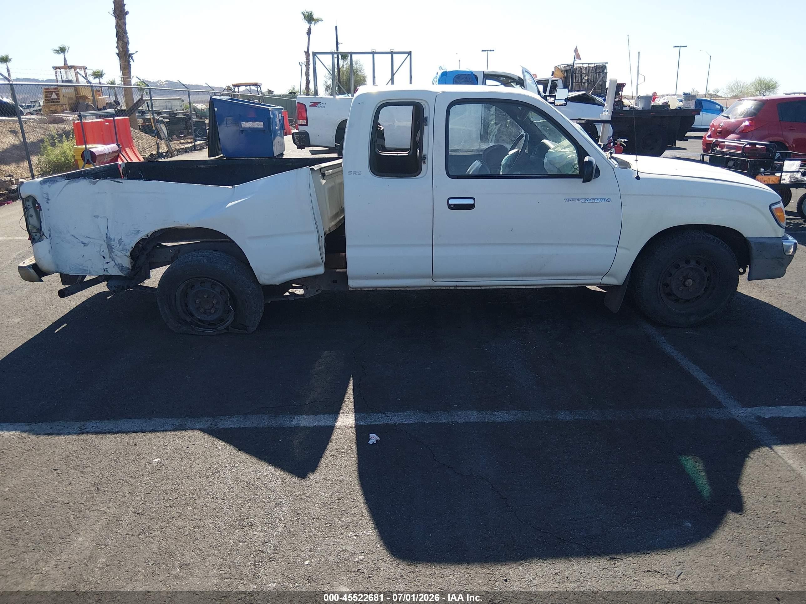 1998 Toyota Tacoma   White vin: 4TAVL52N0WZ113210