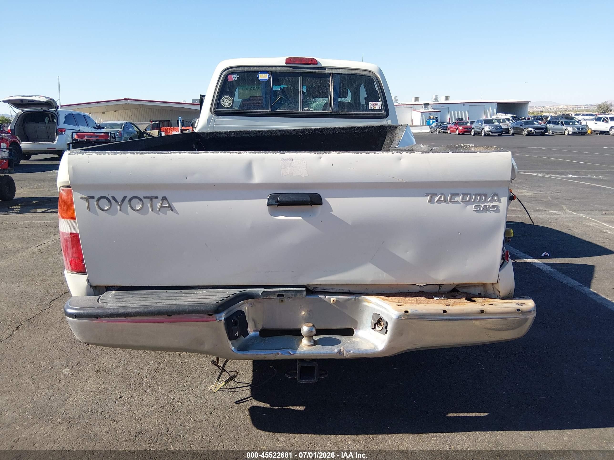 1998 Toyota Tacoma   White vin: 4TAVL52N0WZ113210