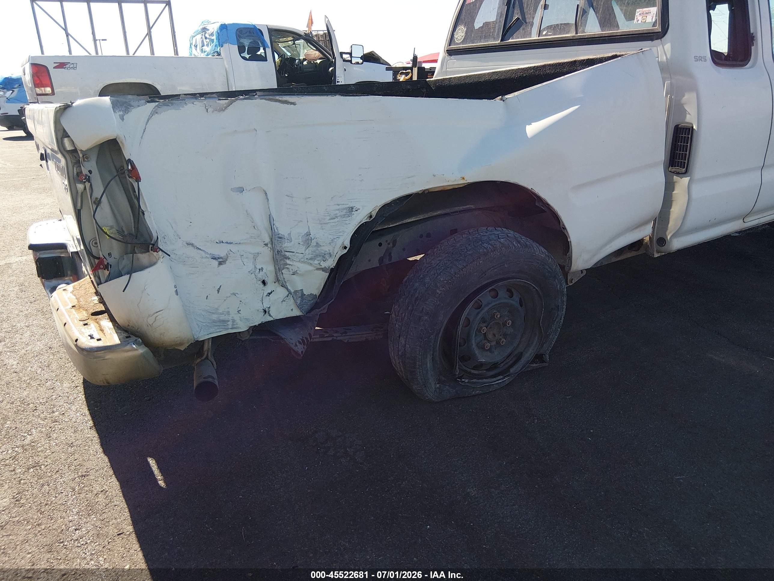 1998 Toyota Tacoma   White vin: 4TAVL52N0WZ113210
