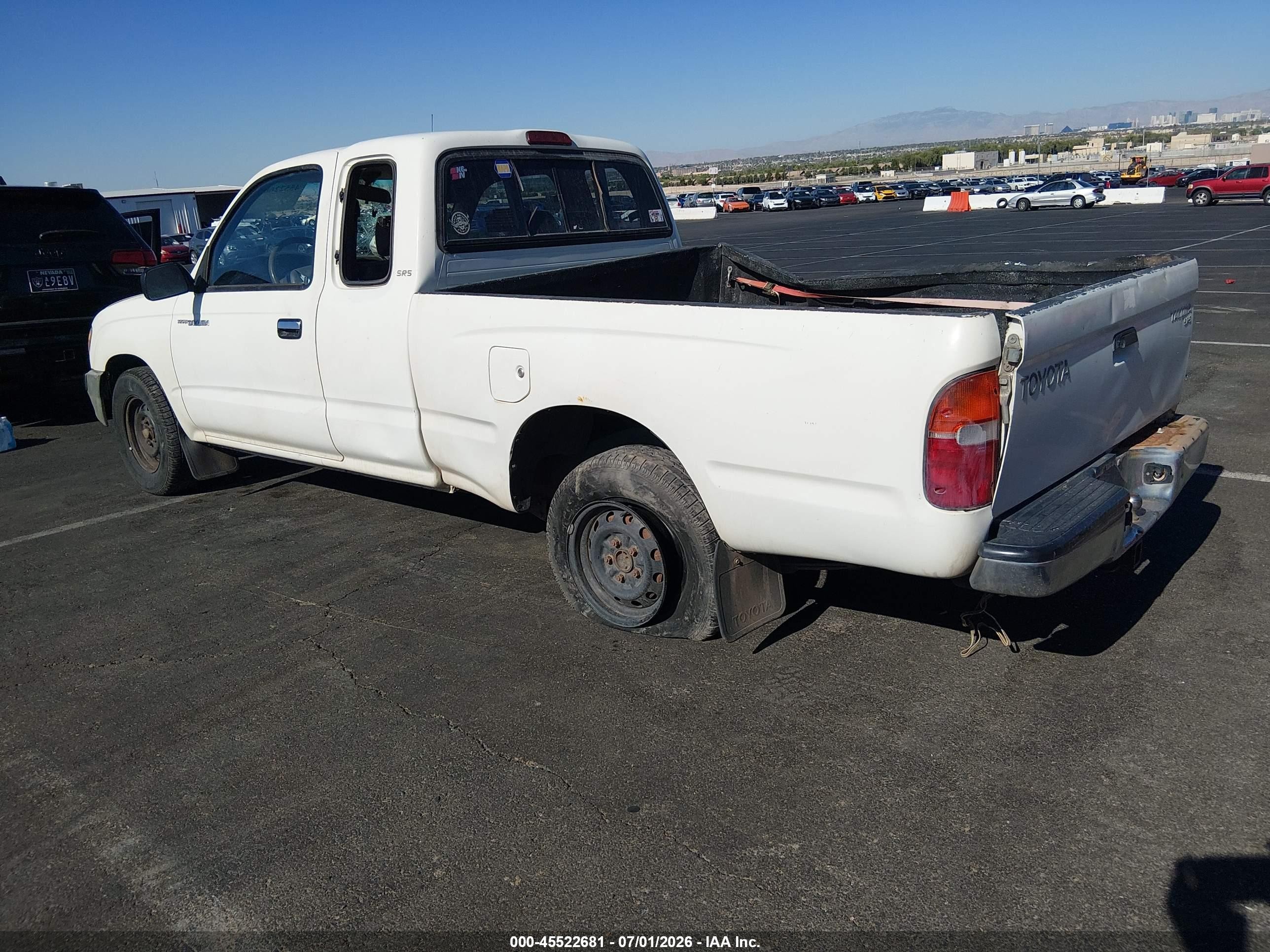 1998 Toyota Tacoma   White vin: 4TAVL52N0WZ113210
