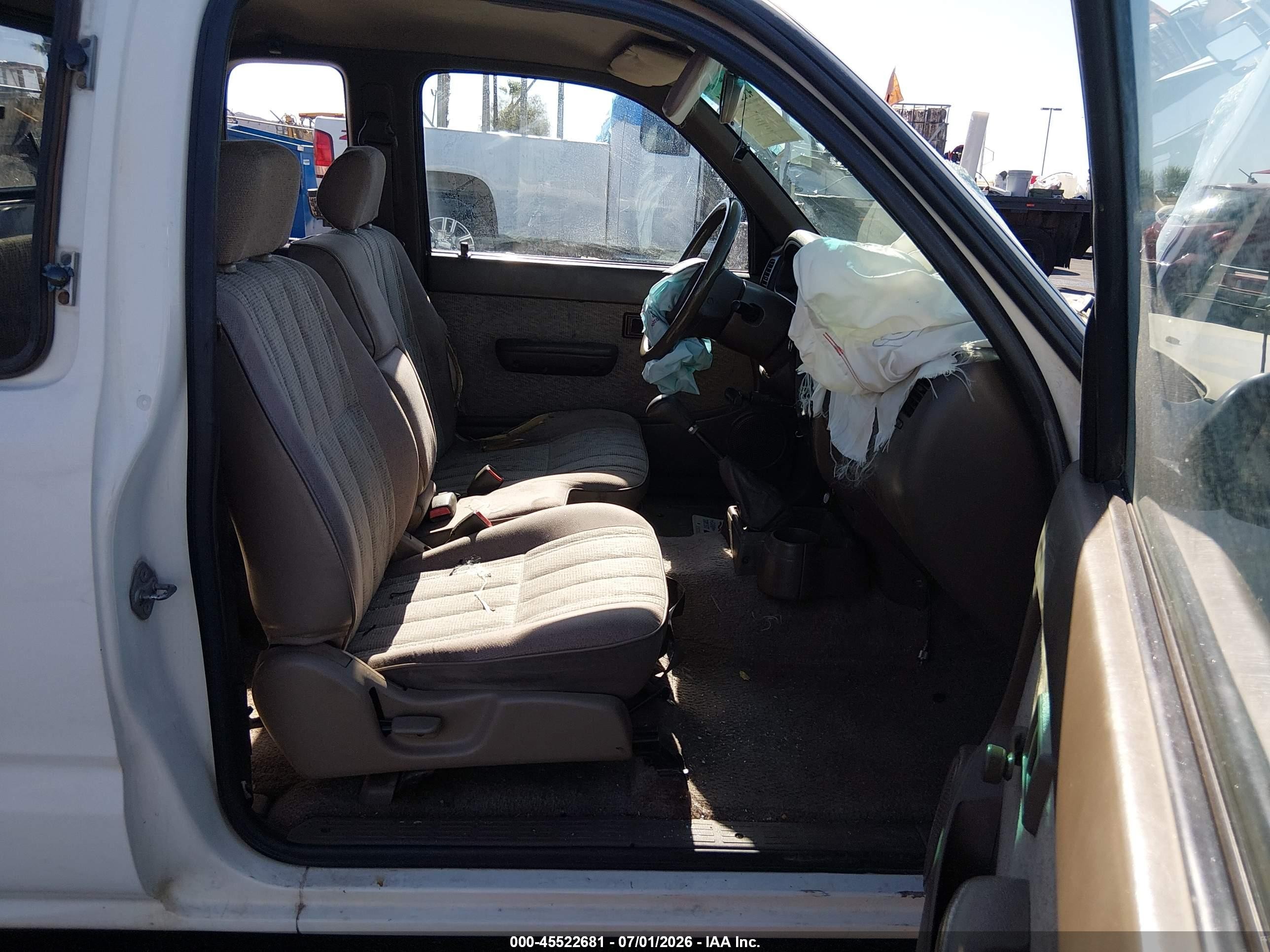 1998 Toyota Tacoma   White vin: 4TAVL52N0WZ113210