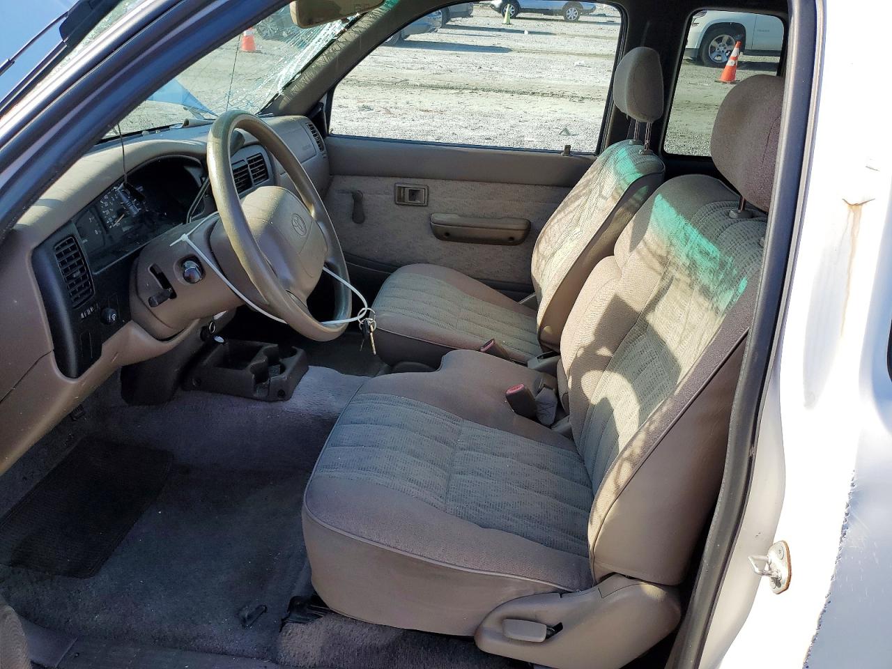 1999 Toyota Tacoma Xtracab White vin: 4TAVL52N0XZ570875