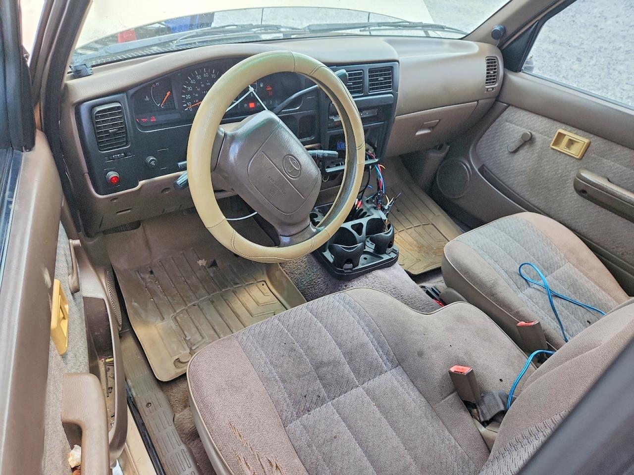 1996 Toyota Tacoma Xtracab Gold vin: 4TAVL52N1TZ154084