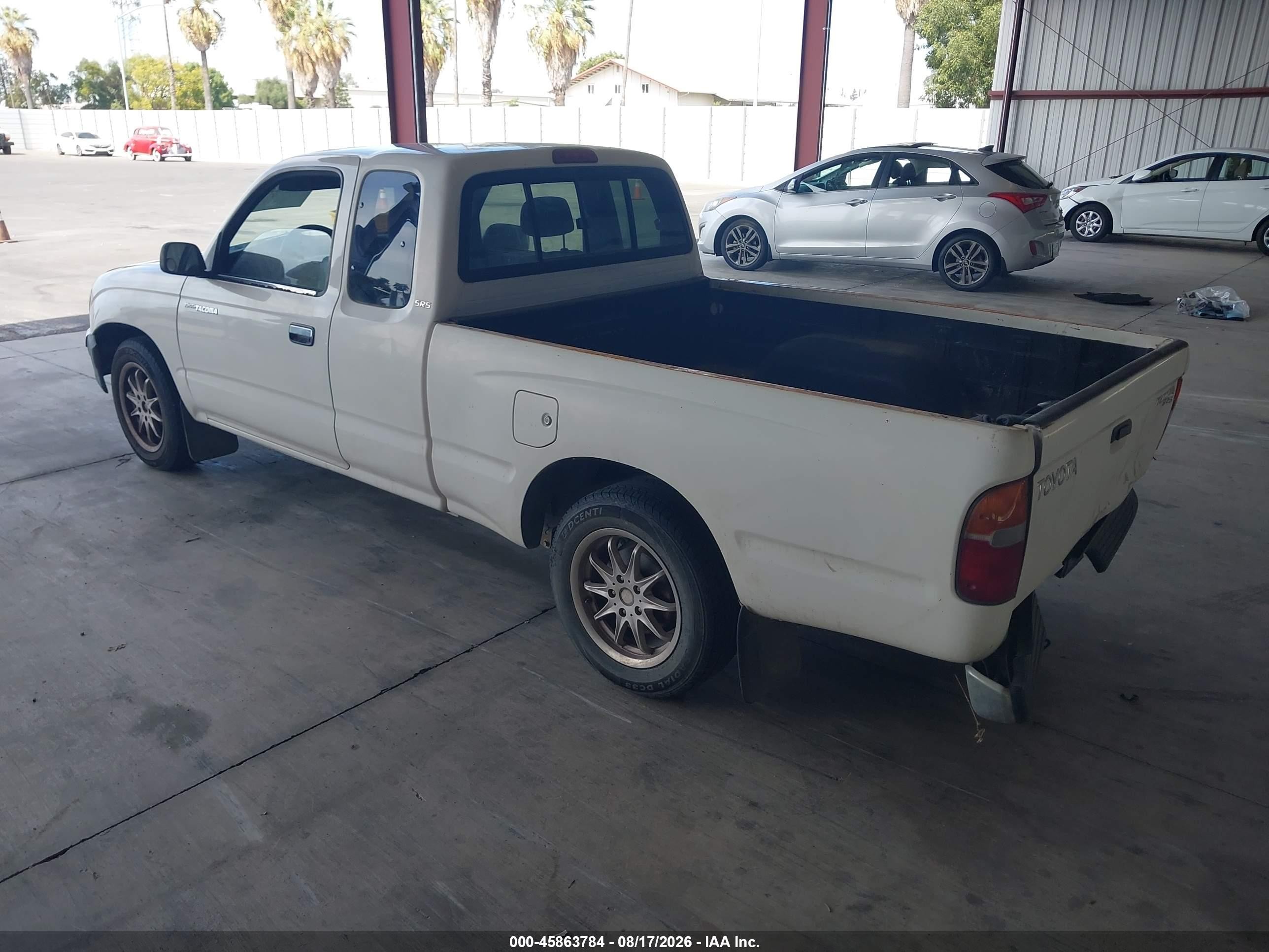 1999 Toyota Tacoma White vin: 4TAVL52N1XZ516971