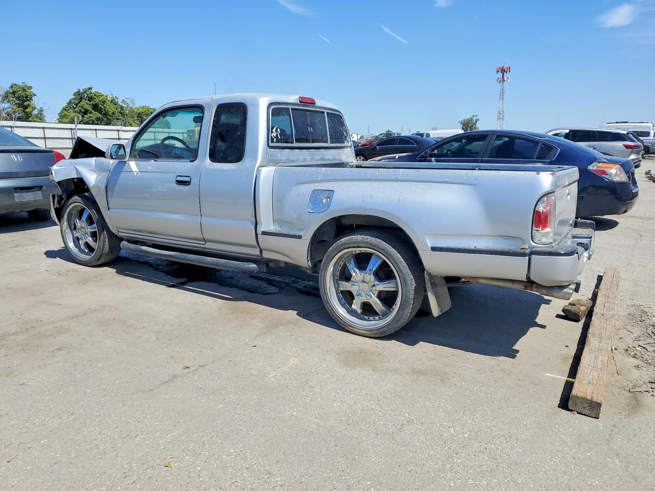 2000 Toyota Tacoma Xtracab Серебряный vin: 4TAVL52N1YZ636223