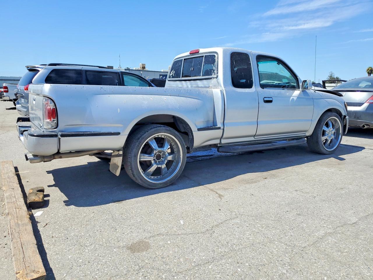 2000 Toyota Tacoma Xtracab Серебряный vin: 4TAVL52N1YZ636223