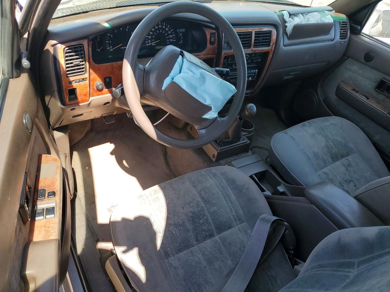2000 Toyota Tacoma Xtracab Серебряный vin: 4TAVL52N1YZ636223