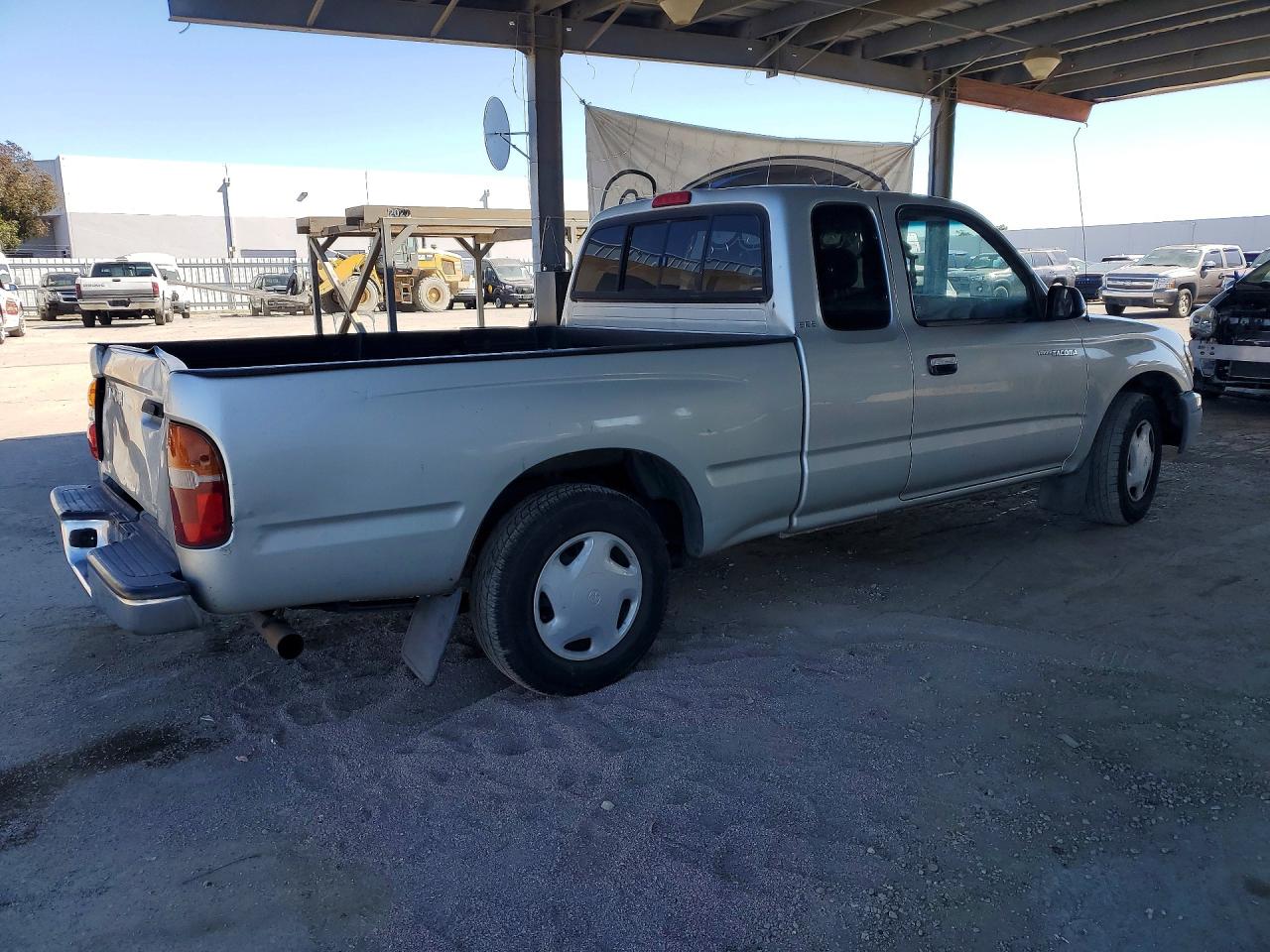 2000 Toyota Tacoma Xtracab Silver vin: 4TAVL52N1YZ641891
