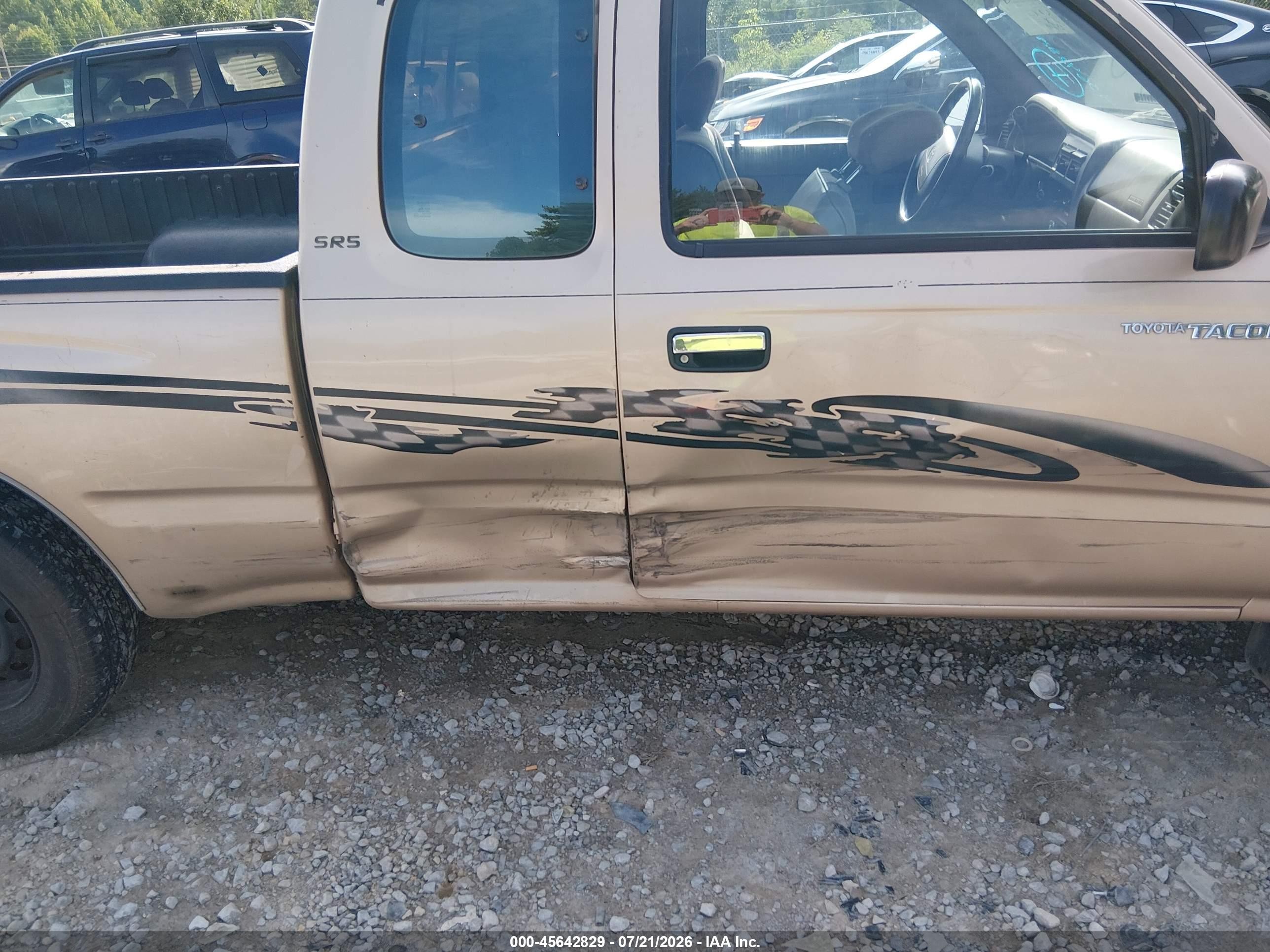 1998 Toyota Tacoma Gold vin: 4TAVL52N2WZ064284