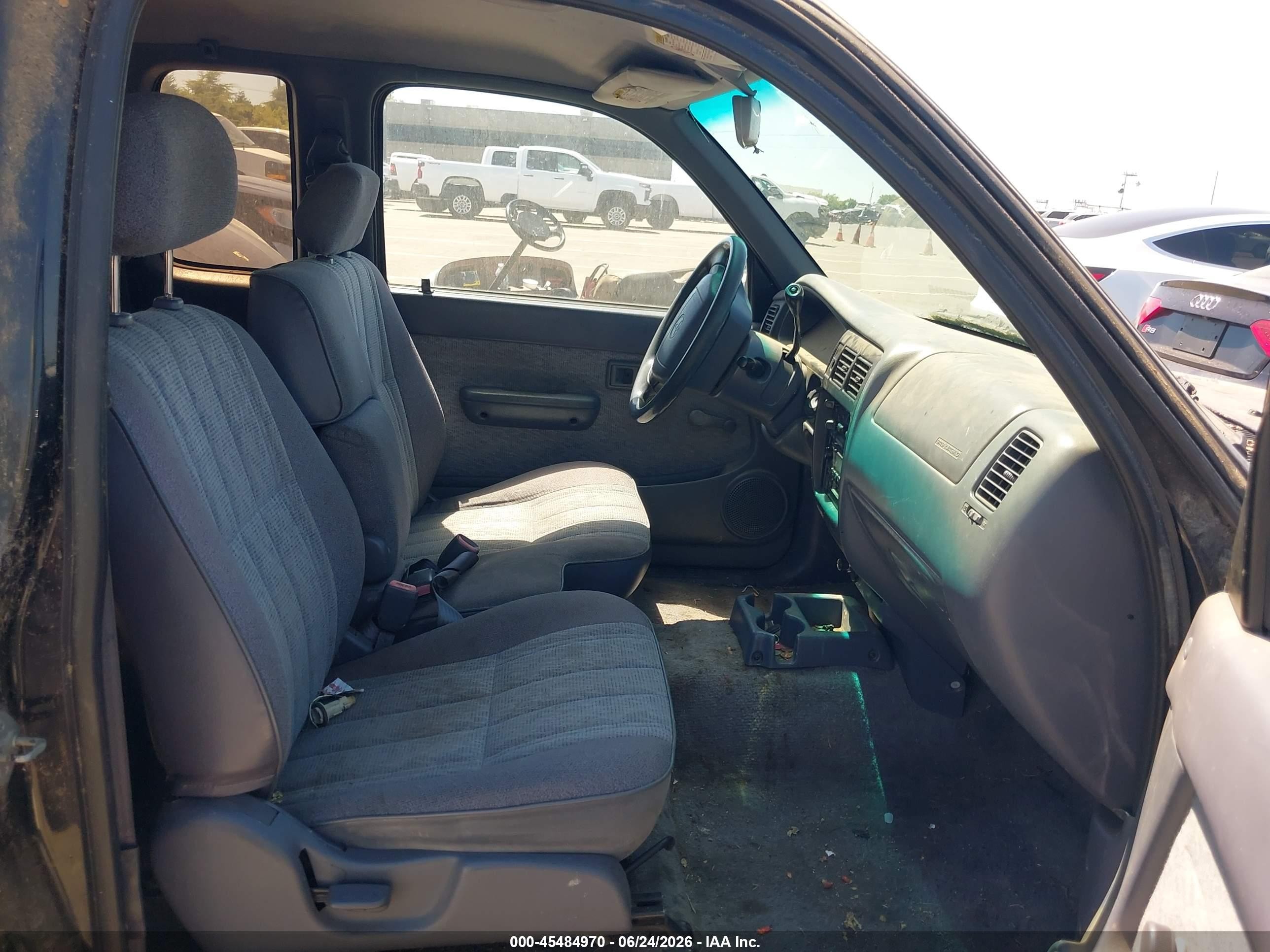 1998 Toyota Tacoma   Black vin: 4TAVL52N2WZ085099