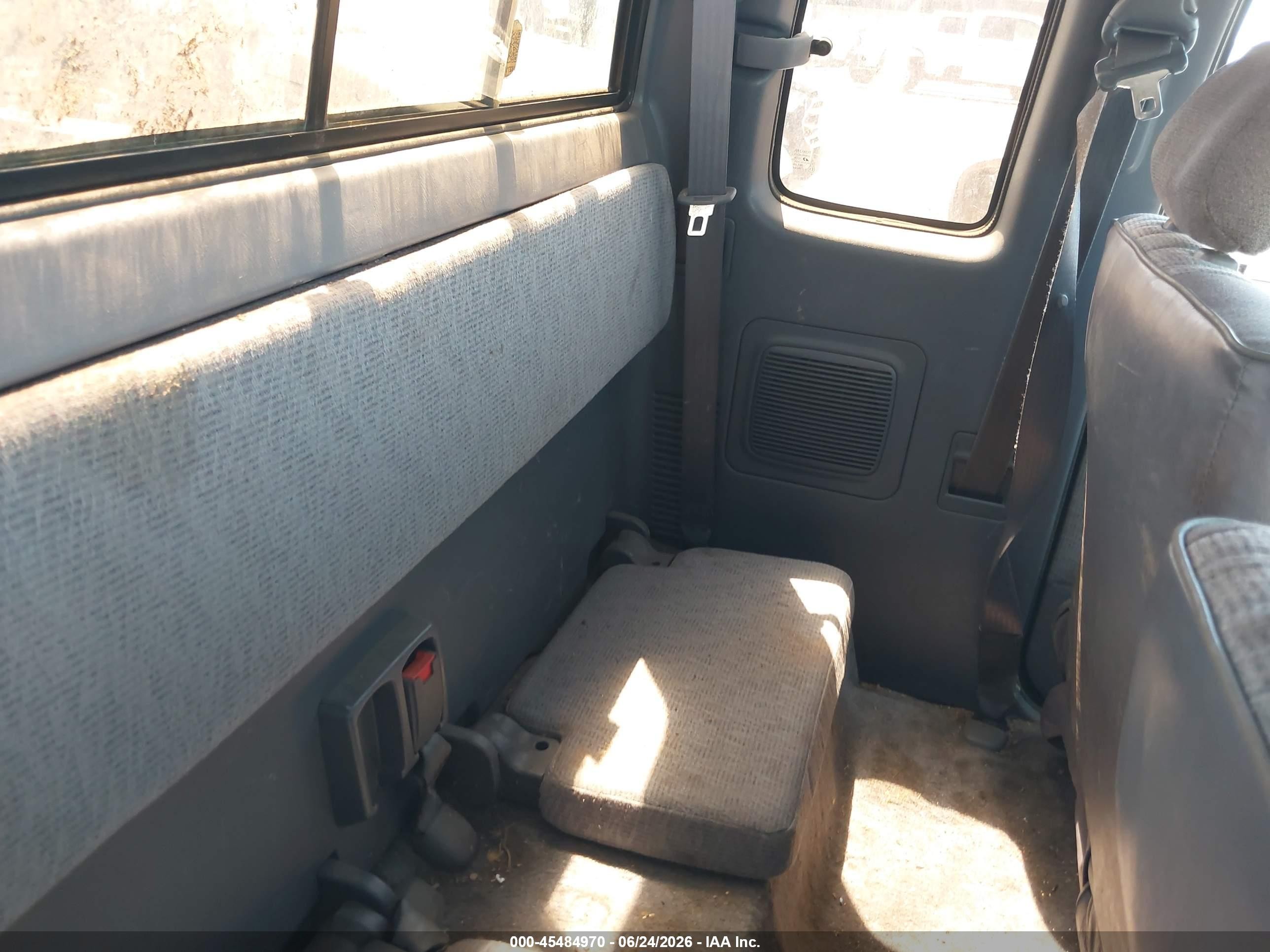 1998 Toyota Tacoma   Black vin: 4TAVL52N2WZ085099