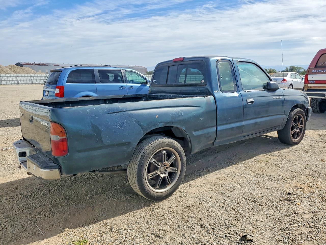 1998 Toyota Tacoma Base Green vin: 4TAVL52N2WZ174414