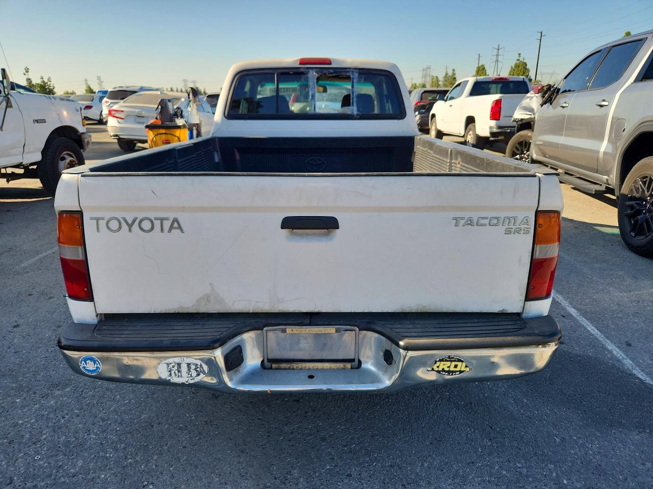 1999 Toyota Tacoma Base White vin: 4TAVL52N2XZ442167