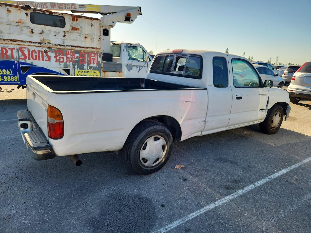1999 Toyota Tacoma Base White vin: 4TAVL52N2XZ442167