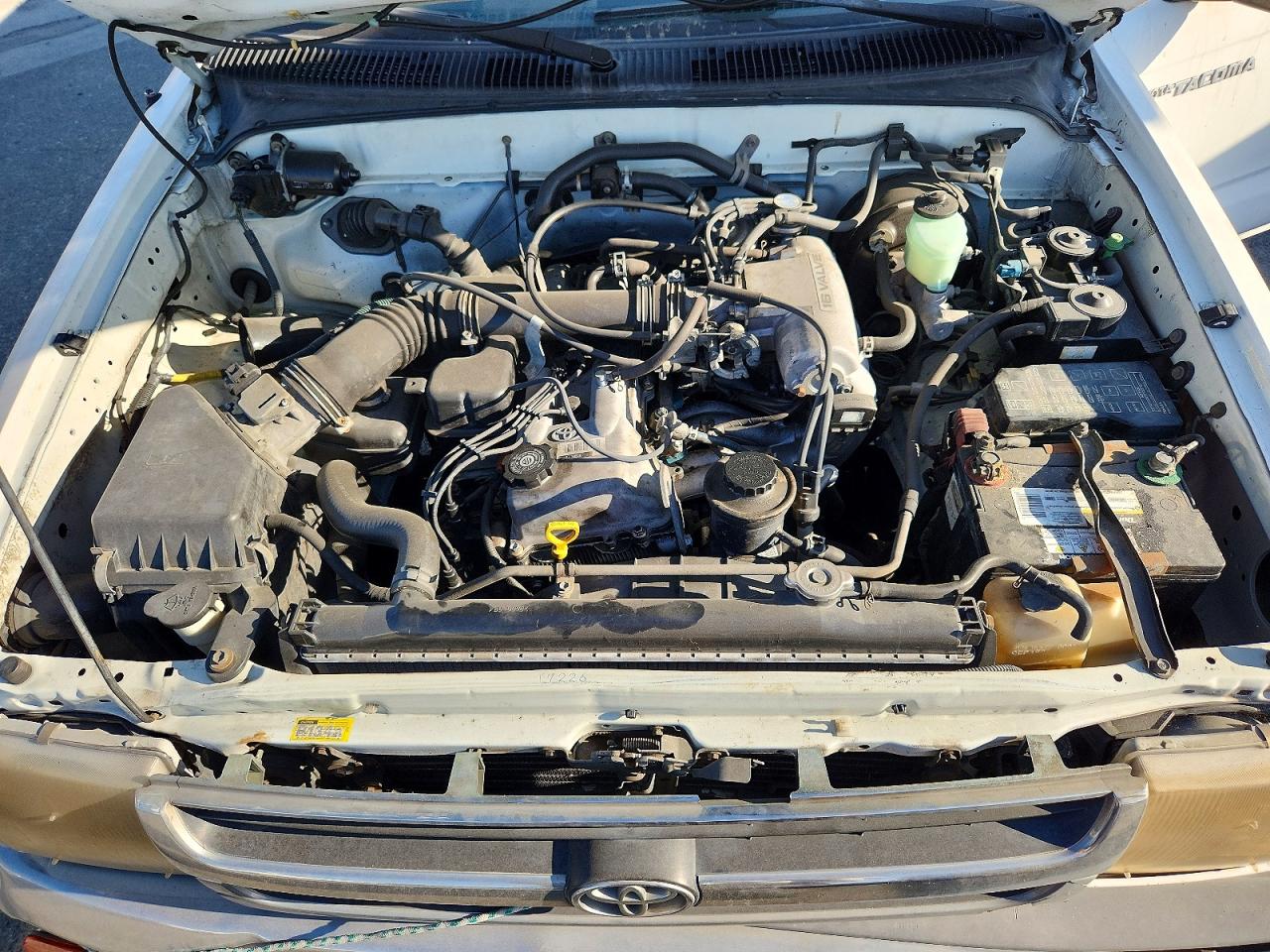 1999 Toyota Tacoma Base White vin: 4TAVL52N2XZ442167