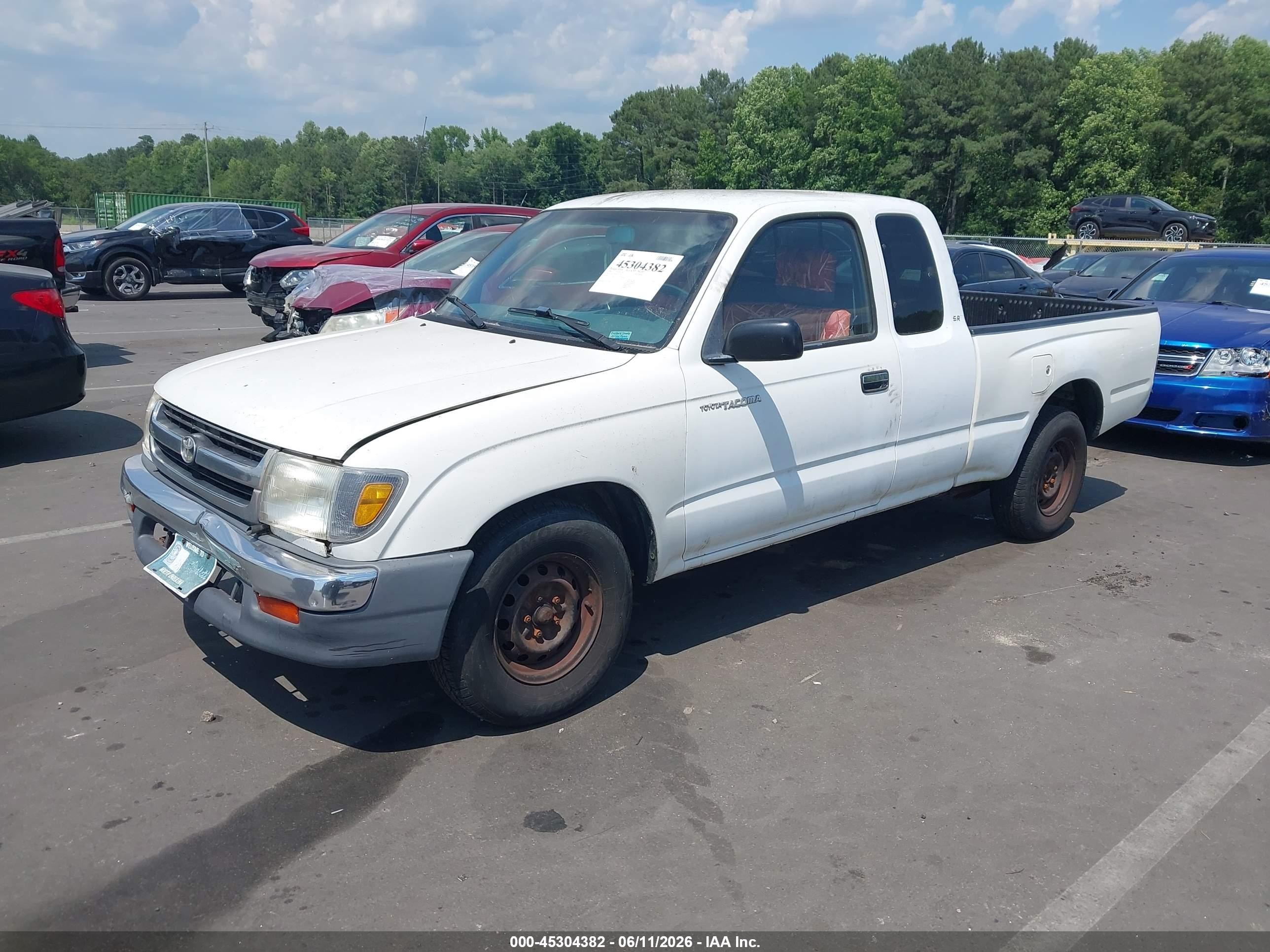 1999 Toyota Tacoma   White vin: 4TAVL52N2XZ457347