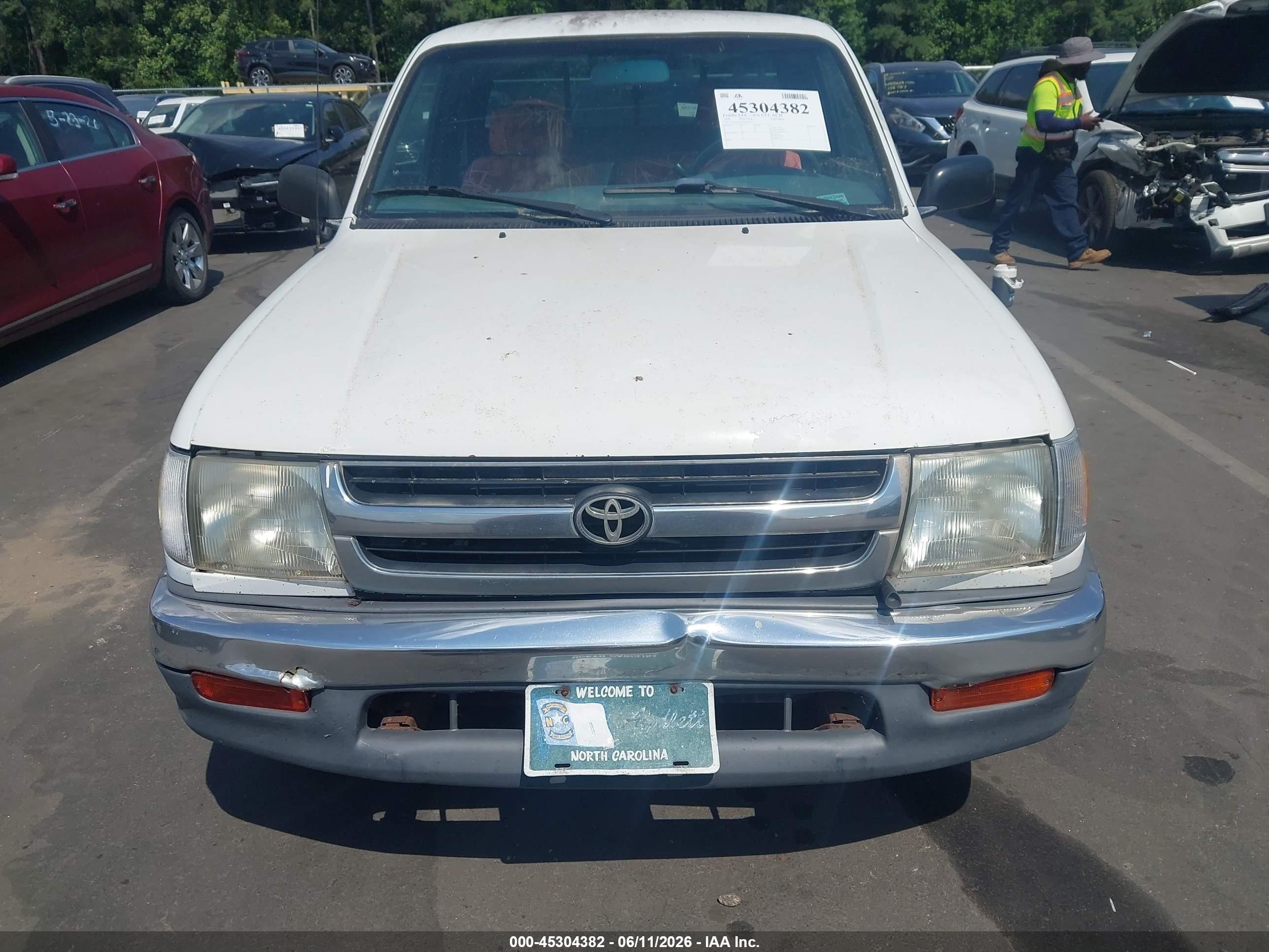 1999 Toyota Tacoma   White vin: 4TAVL52N2XZ457347
