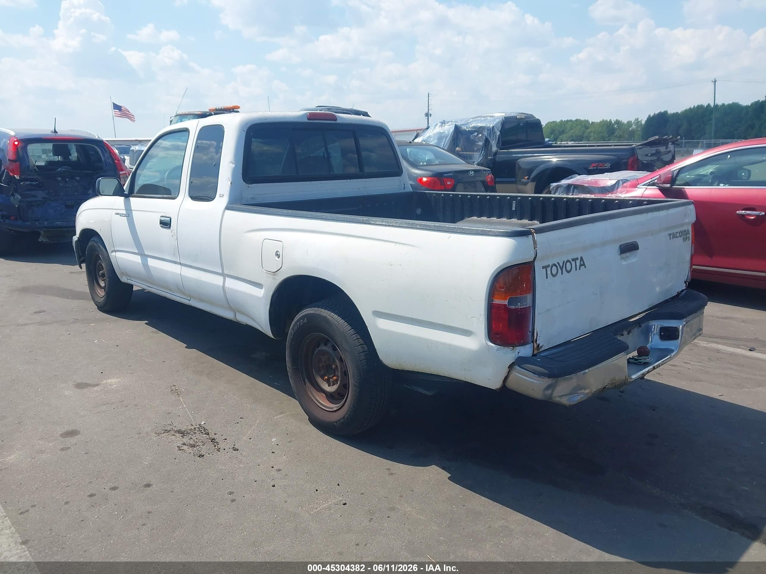 1999 Toyota Tacoma   White vin: 4TAVL52N2XZ457347