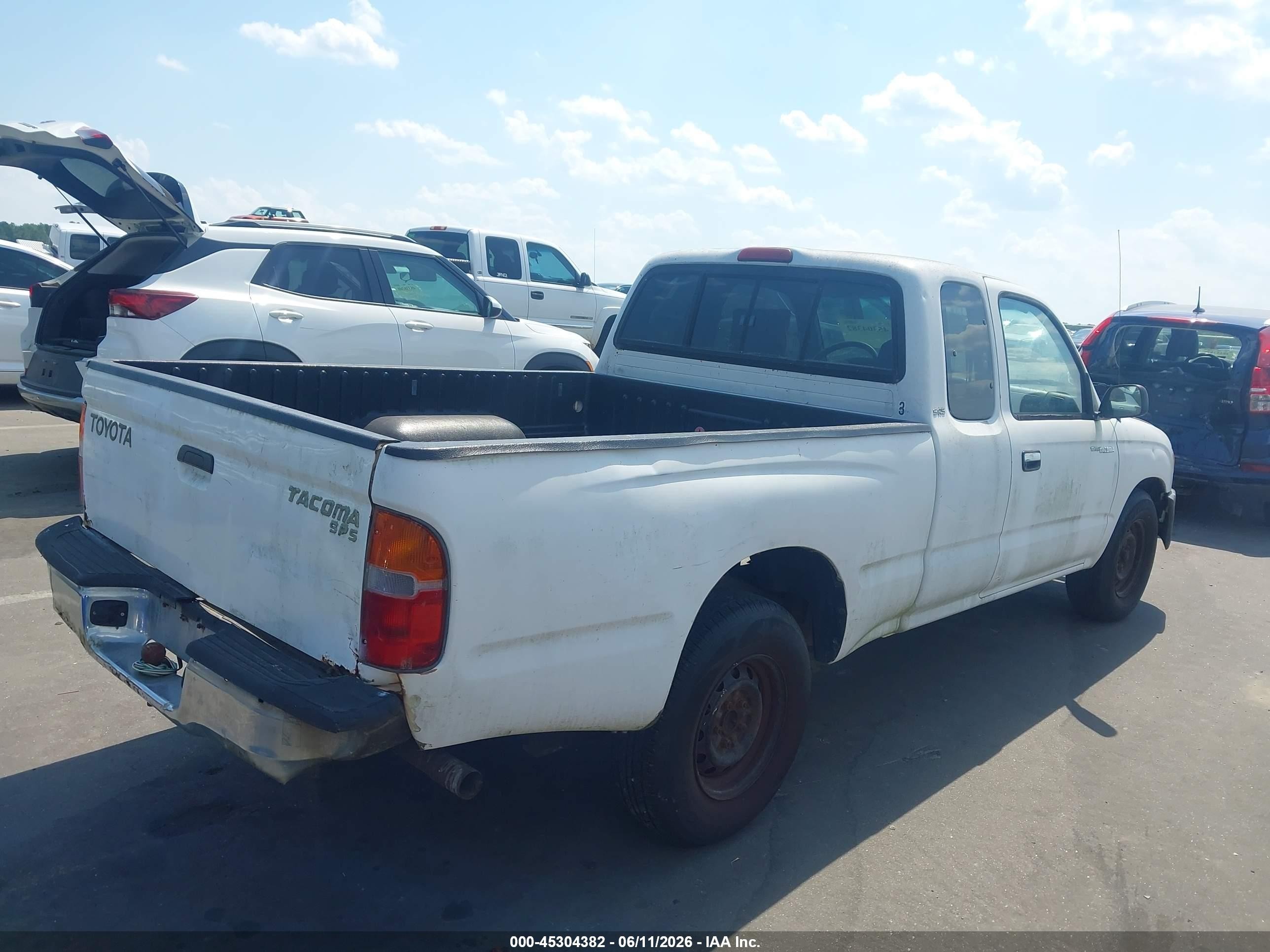 1999 Toyota Tacoma   White vin: 4TAVL52N2XZ457347