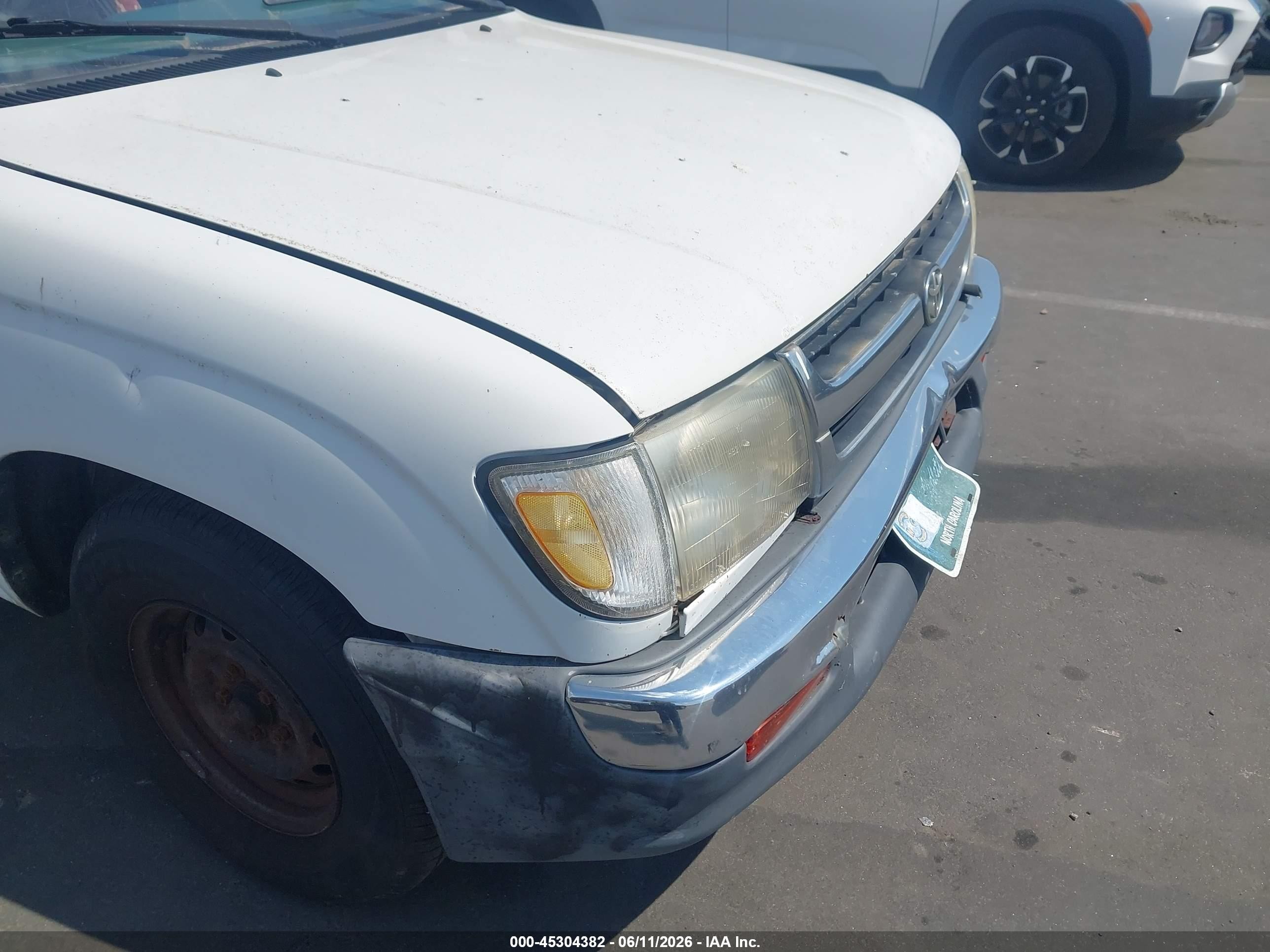 1999 Toyota Tacoma   White vin: 4TAVL52N2XZ457347
