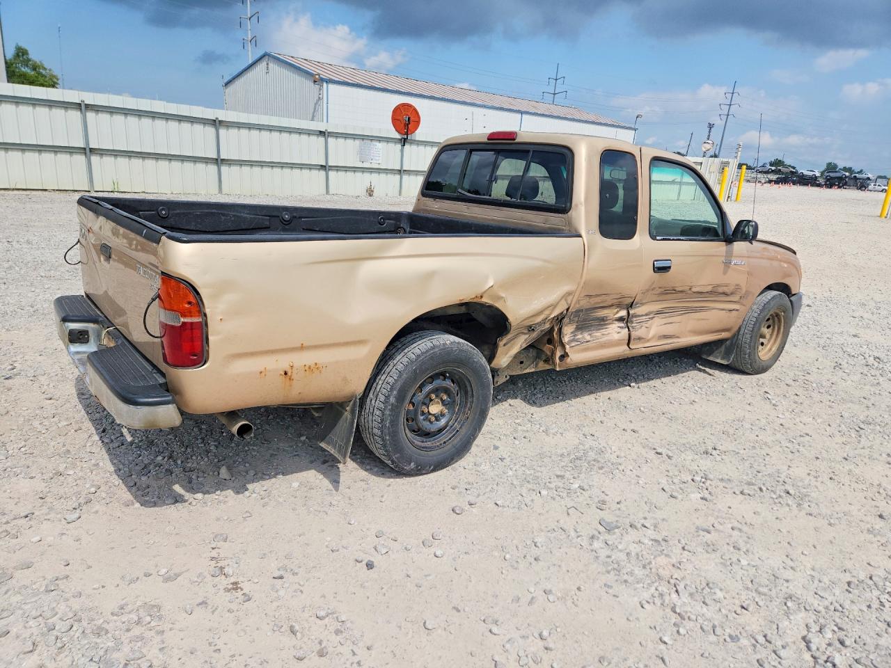 1999 Toyota Tacoma Xtracab Gold vin: 4TAVL52N2XZ472396