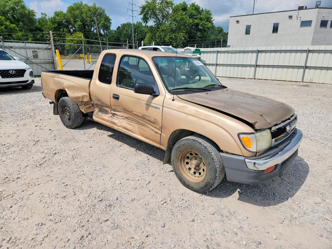 1999 Toyota Tacoma Xtracab Gold vin: 4TAVL52N2XZ472396